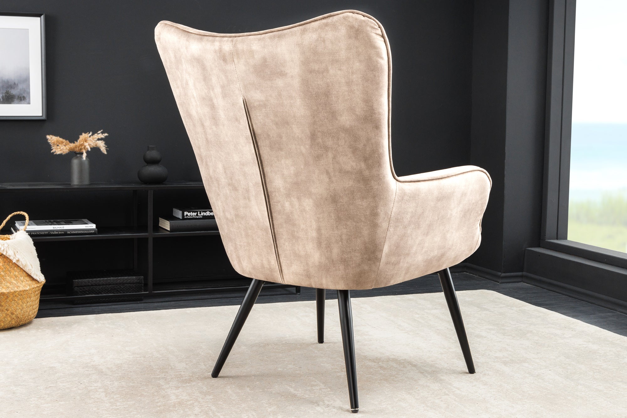 Fauteuil moderne SCANDINAVIA velours beige champagne pieds métal noir avec accoudoirs