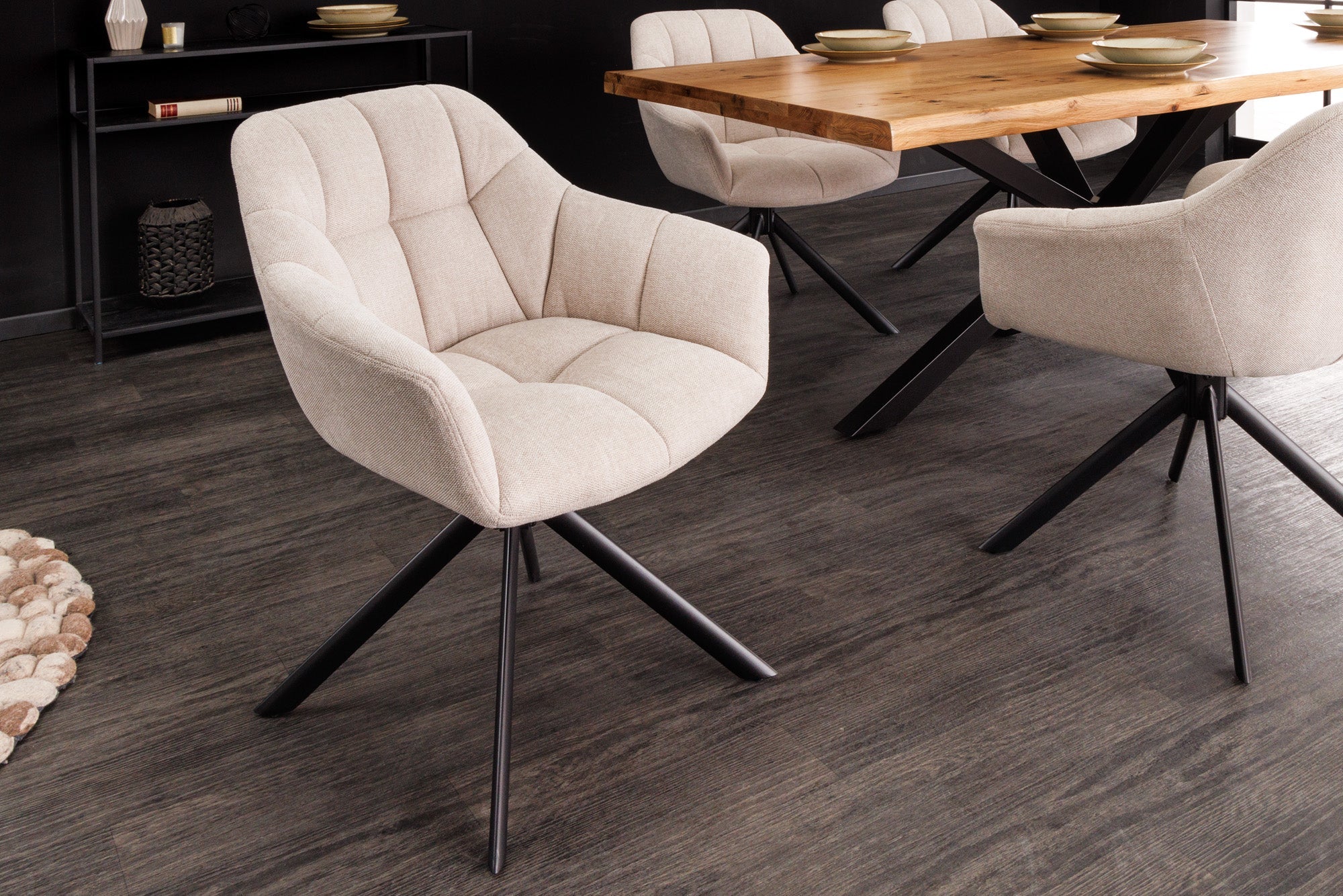 Lote de 2 sillas giratorias PAPILLON beige champán, costuras decorativas, estructura de metal negro, con reposabrazos