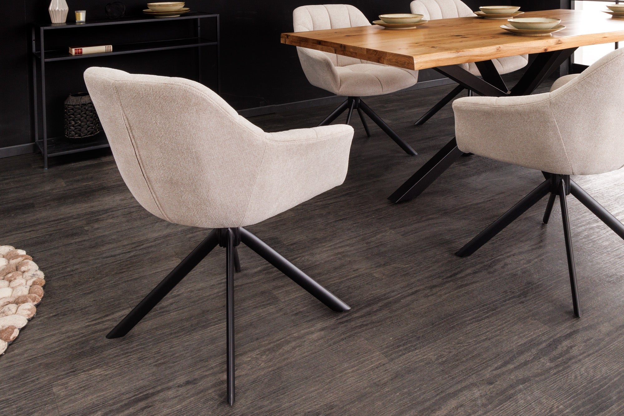 Lot de 2x fauteuils pivotant PAPILLON beige champagne, coutures décoratives, structure en métal noir, avec accoudoirs