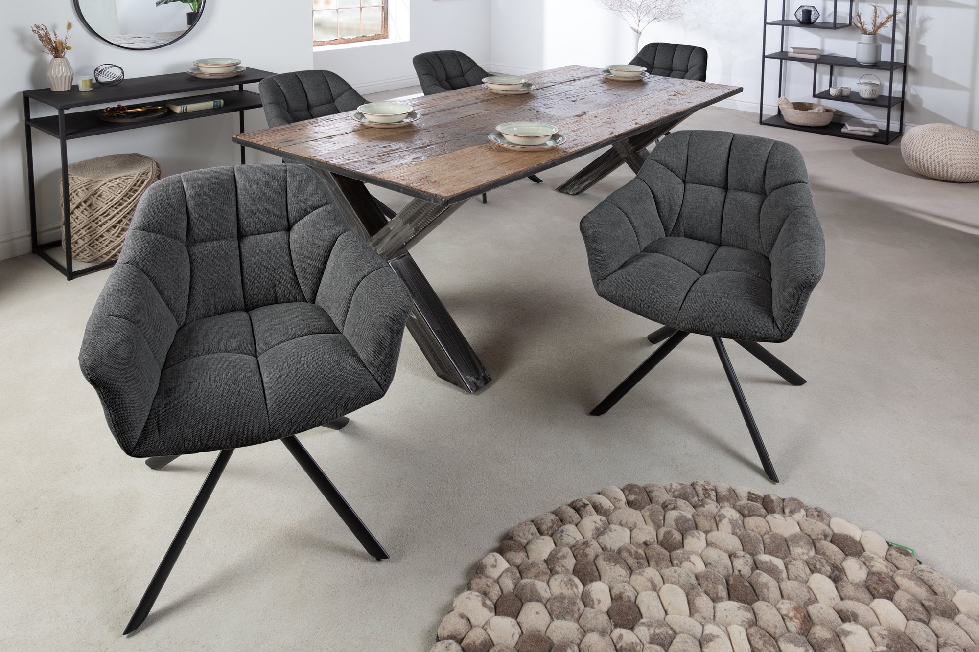 Lote de 2x sillones giratorios PAPILLON de tela texturada antracita con reposabrazos, costuras decorativas, estructura negra