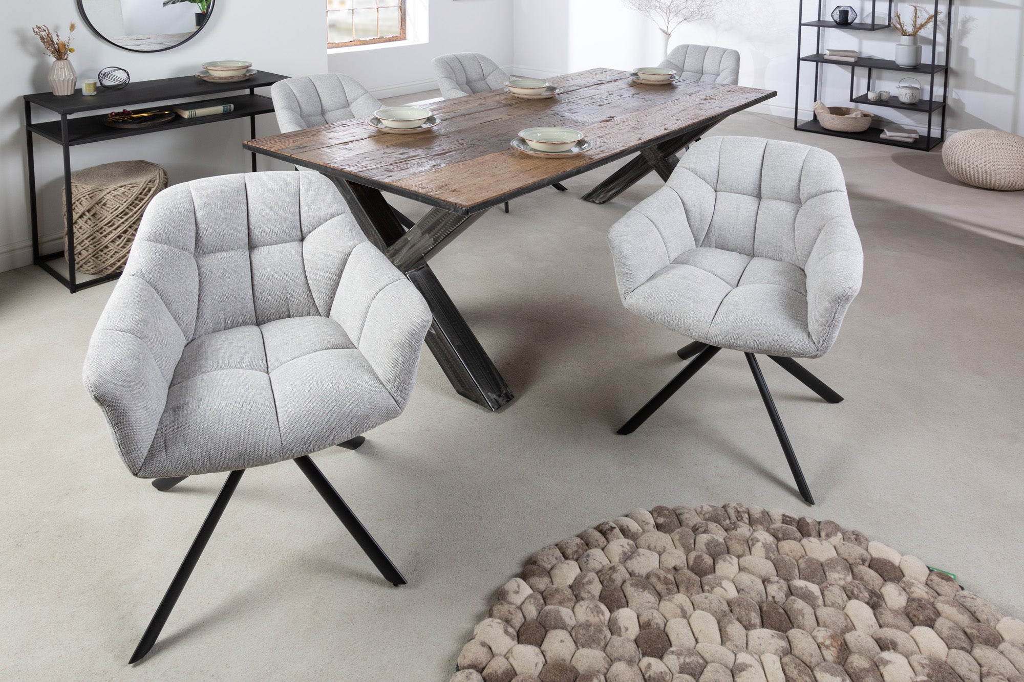 Lote de 2x sillones giratorios PAPILLON de tela texturada gris claro con reposabrazos, costuras decorativas, estructura negra