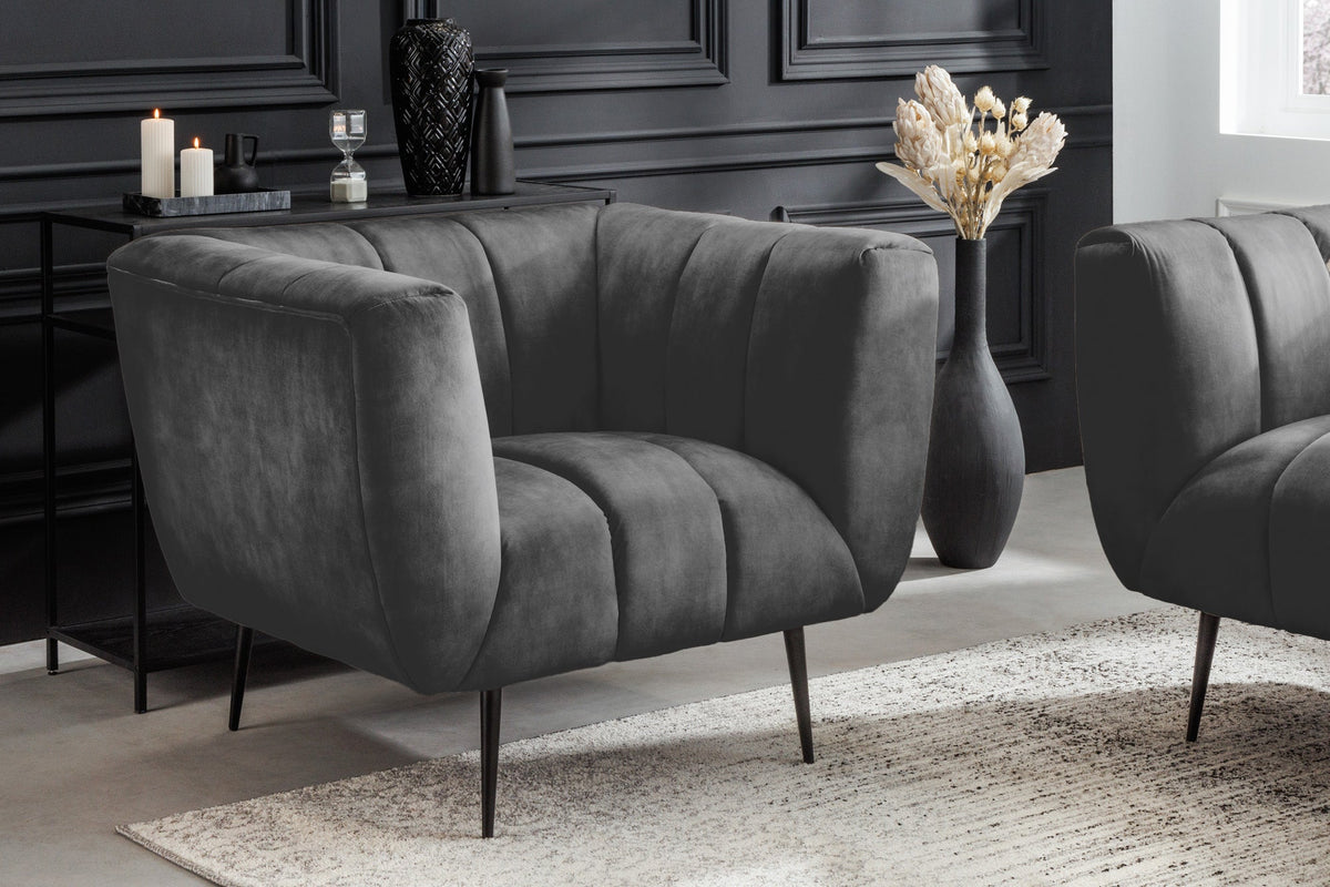 Fauteuil rétro NOBLESSE 105cm velours gris pieds métal noir âme à ressorts matelassage décoratif
