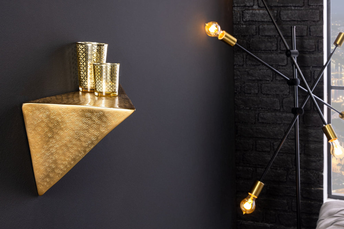 Handgefertigtes Wandregal PYRAMID 40cm gold antik Metall Hammerschlag Design