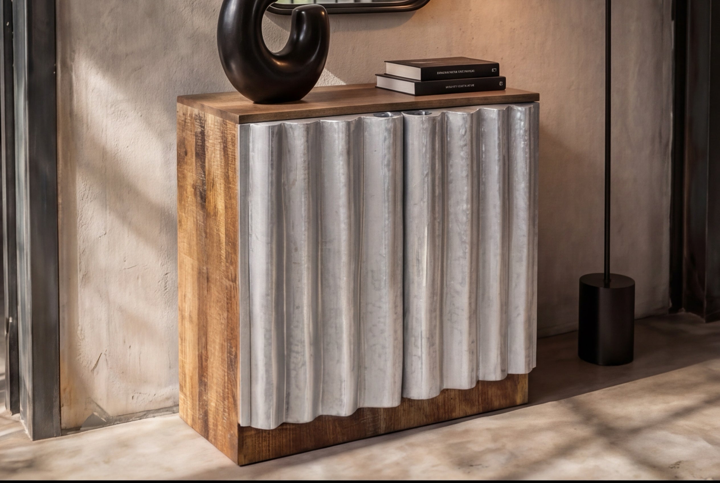 Kompaktes Sideboard ZALVERO 80cm natur silber Mangoholz mit Metall-Aluminium Front