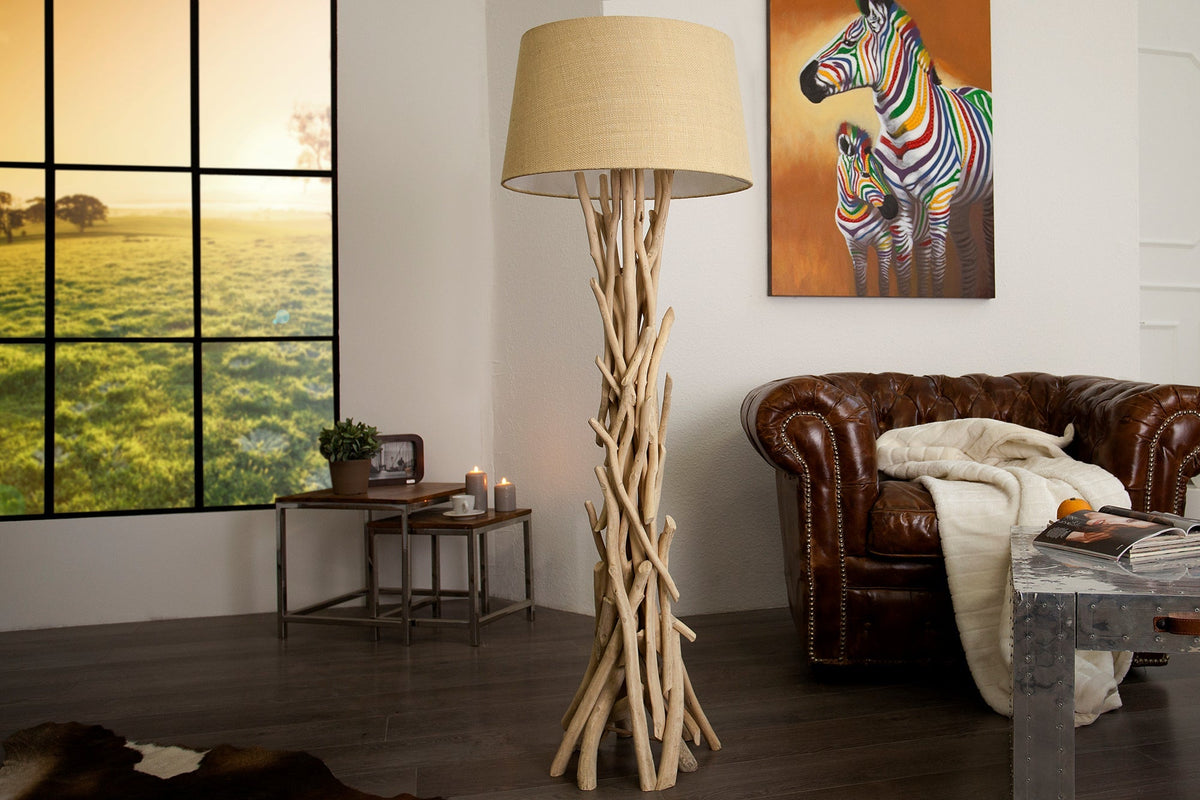 Lampadaire fait main en bois flotté WILD NATURE 155cm sable avec abat-jour en lin