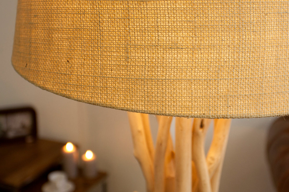 Lampadaire fait main en bois flotté WILD NATURE 155cm sable avec abat-jour en lin