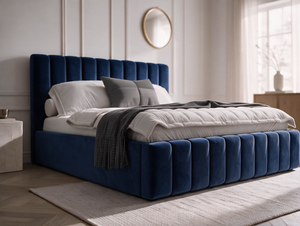 Lit coffre CELINE en tissu velours bleu, dans une chambre, vue rapprochée de trois quarts