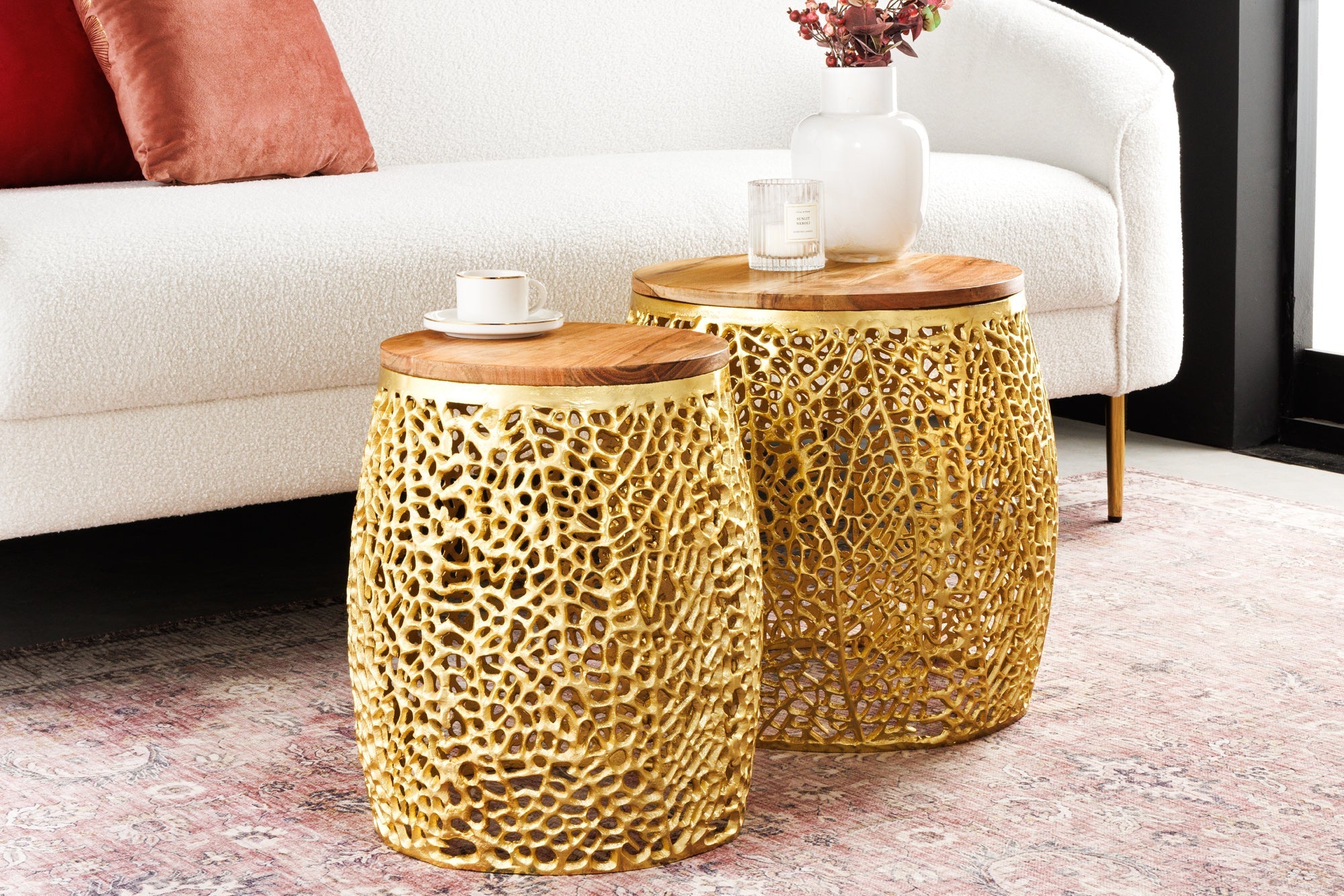 Lot de 2 tables basses design filigrane ABSTRACT LEAF bois d’acacia doré fait main métal ronde