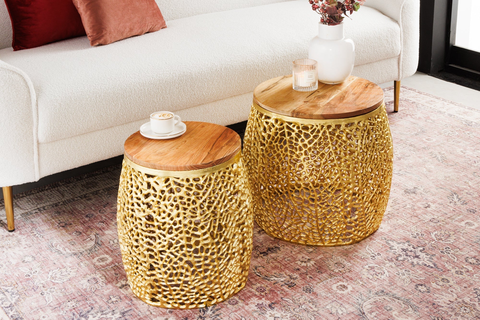 Lot de 2 tables basses design filigrane ABSTRACT LEAF bois d’acacia doré fait main métal ronde