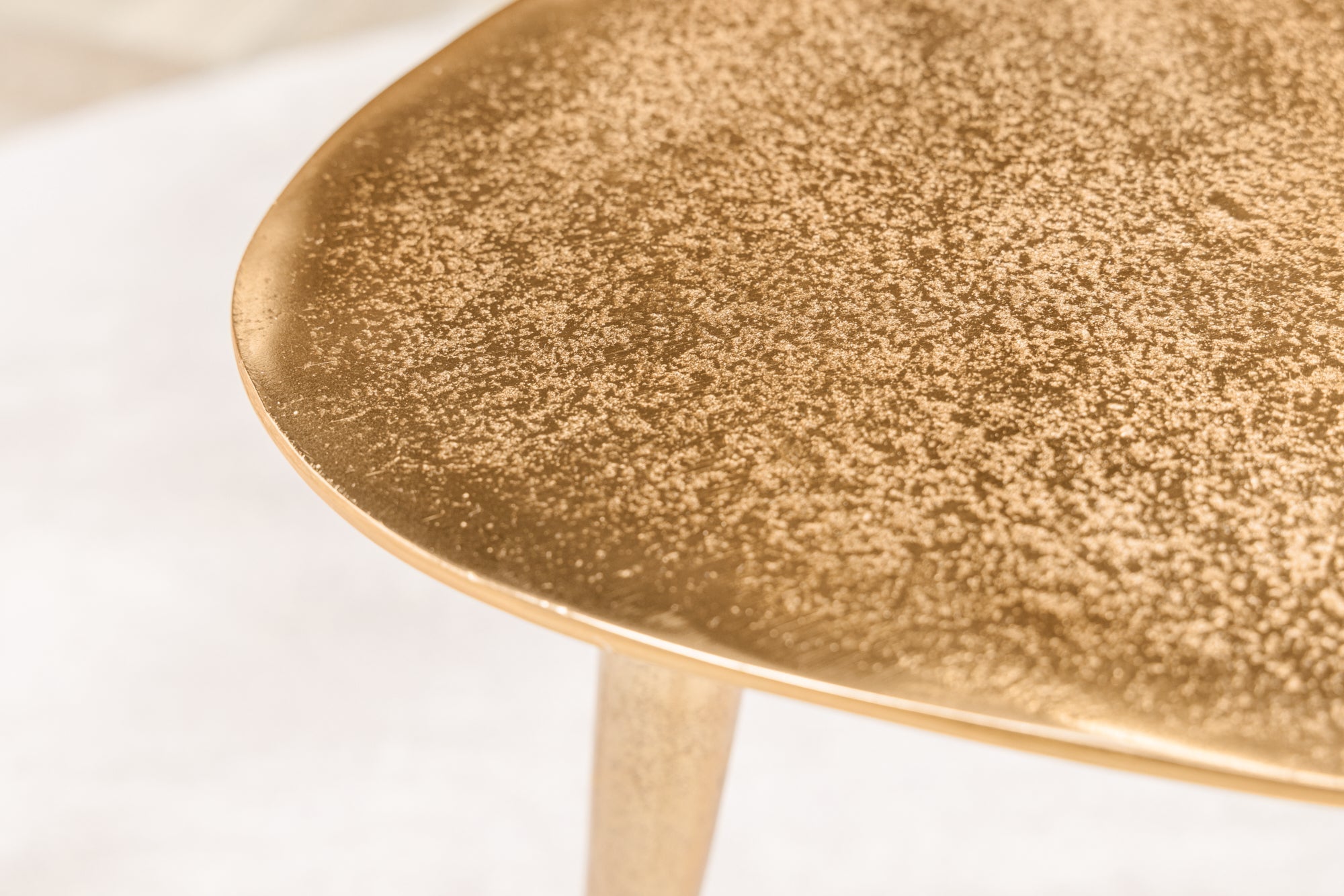 Lot de 2 tables basses ELEMENTS 50cm métal doré fait main