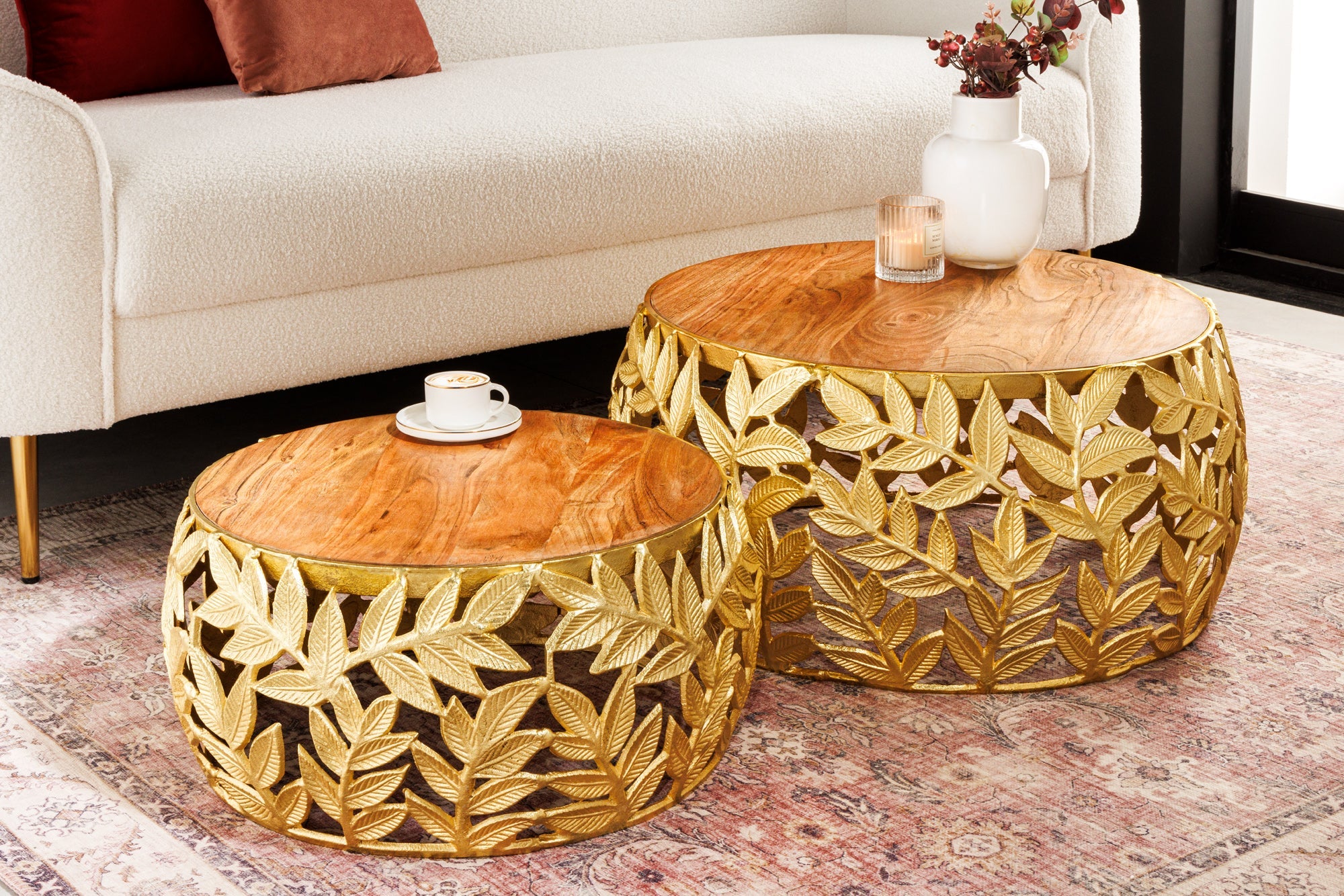 Lot de 2 tables basses rondes ABSTRACT LEAF 70cm bois massif doré naturel design feuille en métal acacia