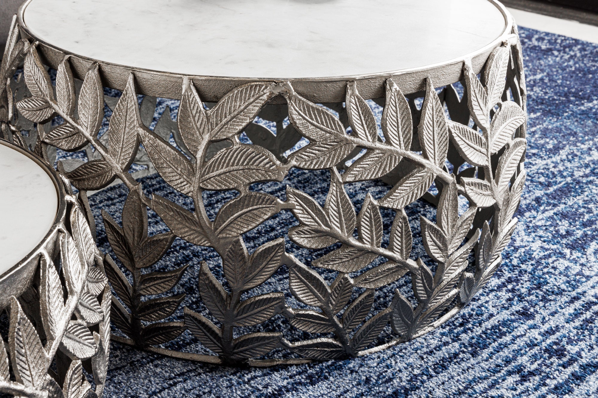 Lot de 2 tables basses rondes ABSTRACT LEAF 70cm marbre blanc argenté design feuille en métal