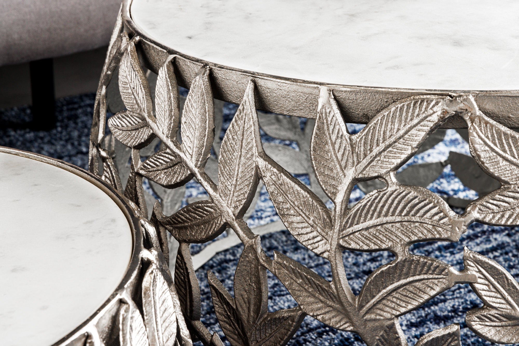 Lot de 2 tables basses rondes ABSTRACT LEAF 70cm marbre blanc argenté design feuille en métal