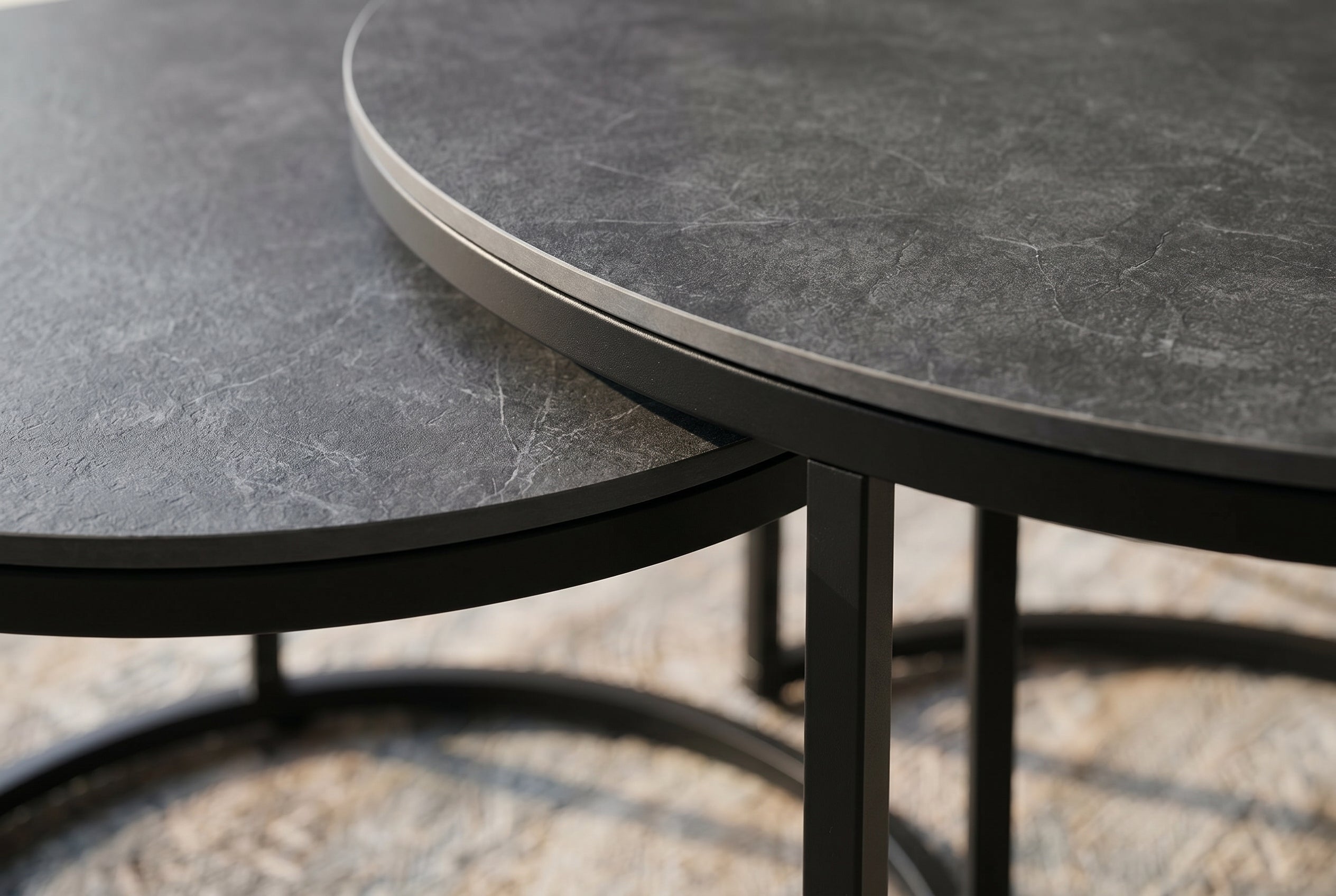 Lot de 2 tables basses rondes ELEGANCE 75cm céramique anthracite métal noir