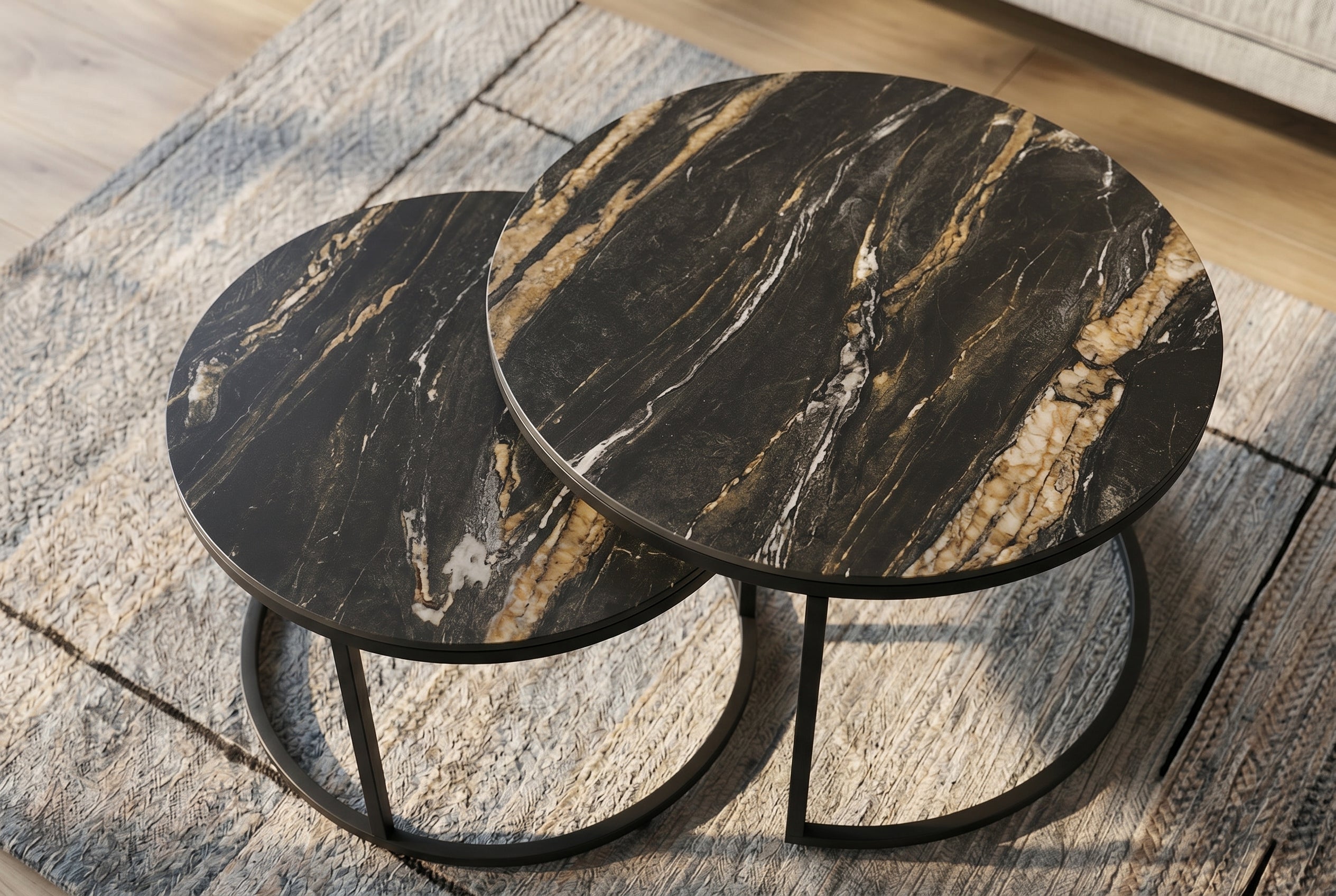 Lot de 2 tables basses rondes ELEGANCE 75cm noir doré sable Aurora Oro céramique