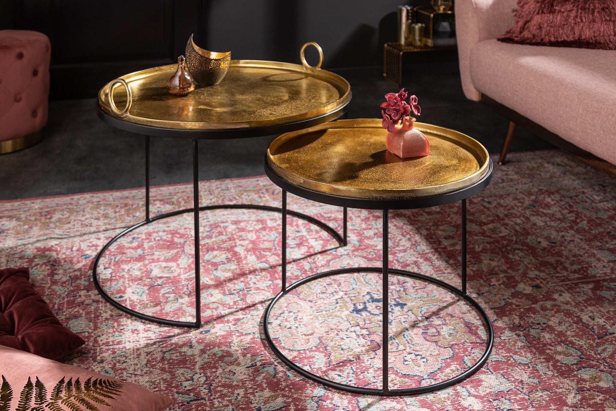 Lote de 2 mesas auxiliares ELEMENTS redondas de 65 cm con tapa de metal dorado negro