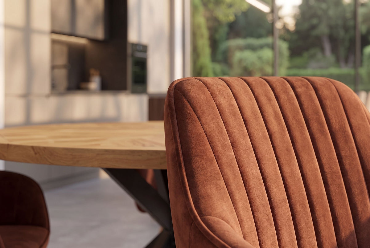 Lot de 2x Chaise design pivotante LIVORNO velours brun rouille pieds en bois de hêtre avec accoudoirs
