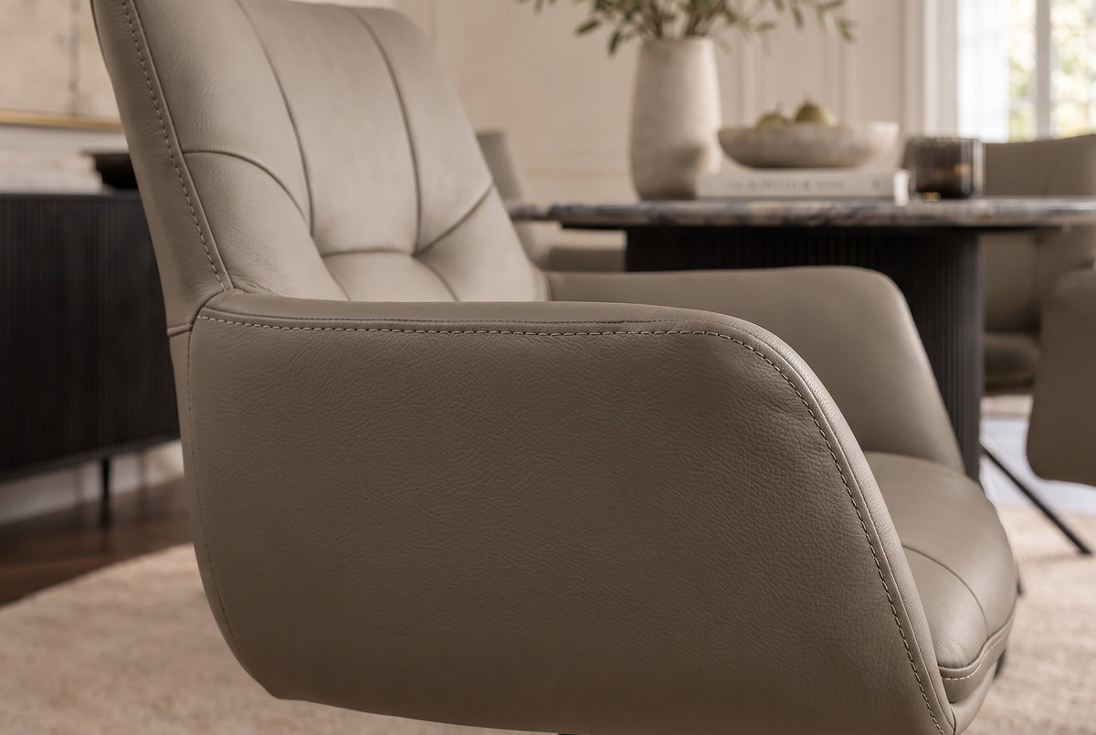 Lot de 2x Chaise pivotante SIGNATURE taupe cuir véritable 360° avec ressorts ensachés noir métal