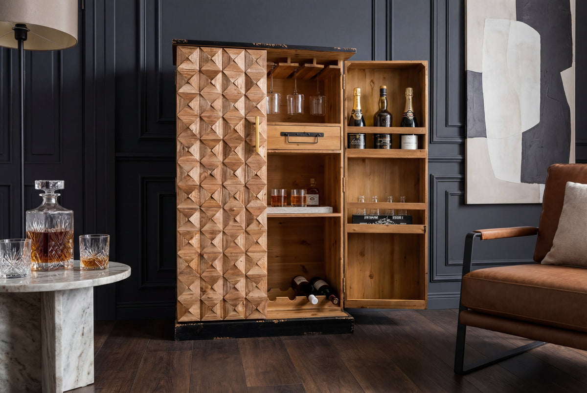 Meuble bar design BODEGA 120cm en bois de pin naturel avec façade 3D et étagère à bouteilles