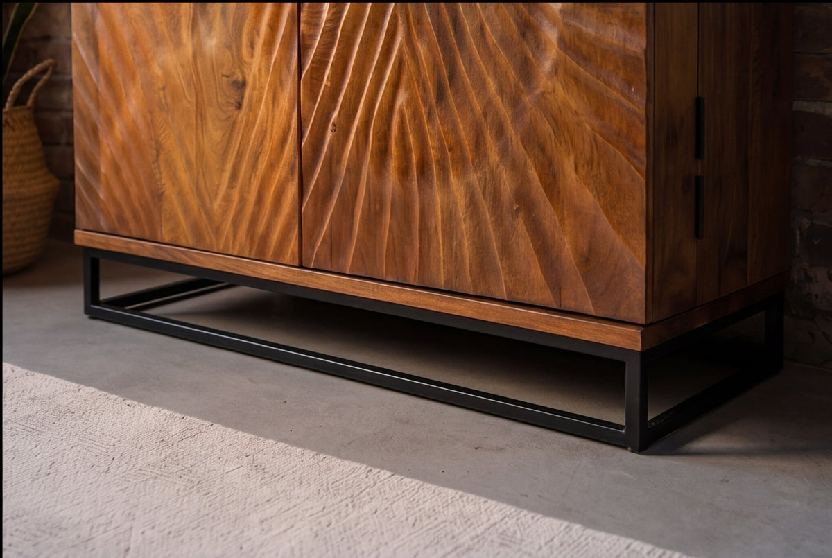 Meuble bar massif SCORPION 141cm en bois de manguier marron avec sculptures 3D élaborées