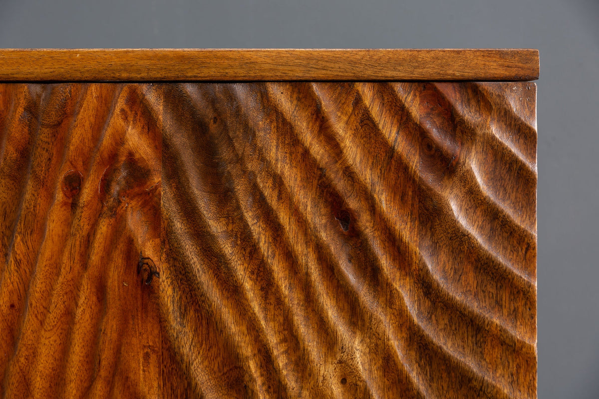 Meuble bar massif SCORPION 141cm en bois de manguier marron avec sculptures 3D élaborées