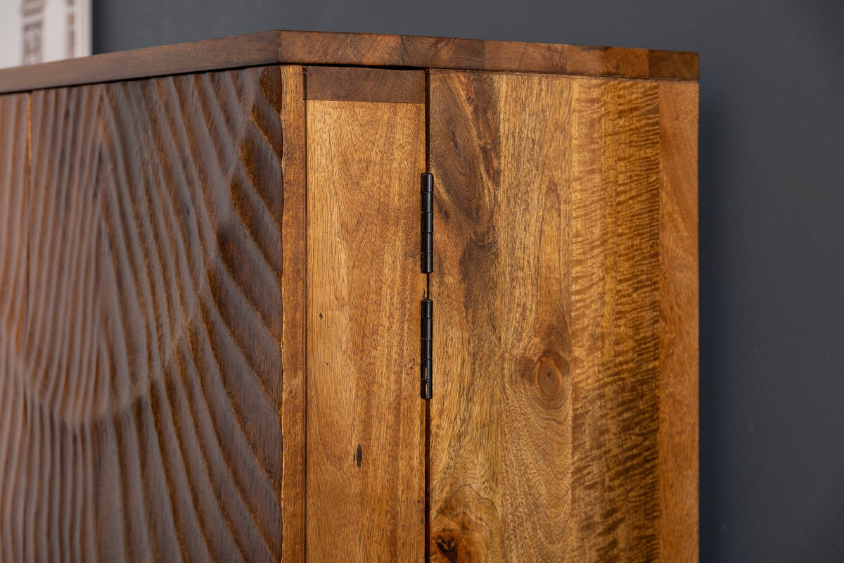 Meuble bar massif SCORPION 141cm en bois de manguier marron avec sculptures 3D élaborées