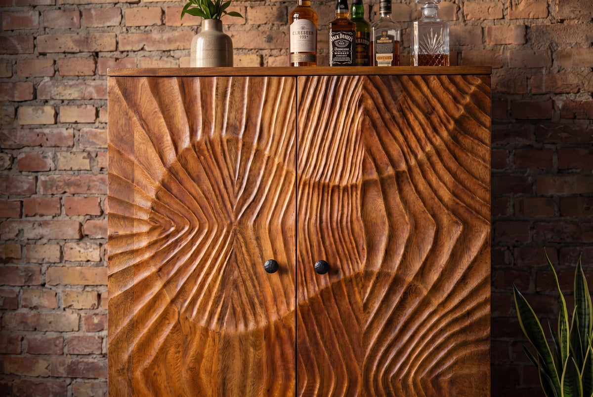 Meuble bar massif SCORPION 141cm en bois de manguier marron avec sculptures 3D élaborées