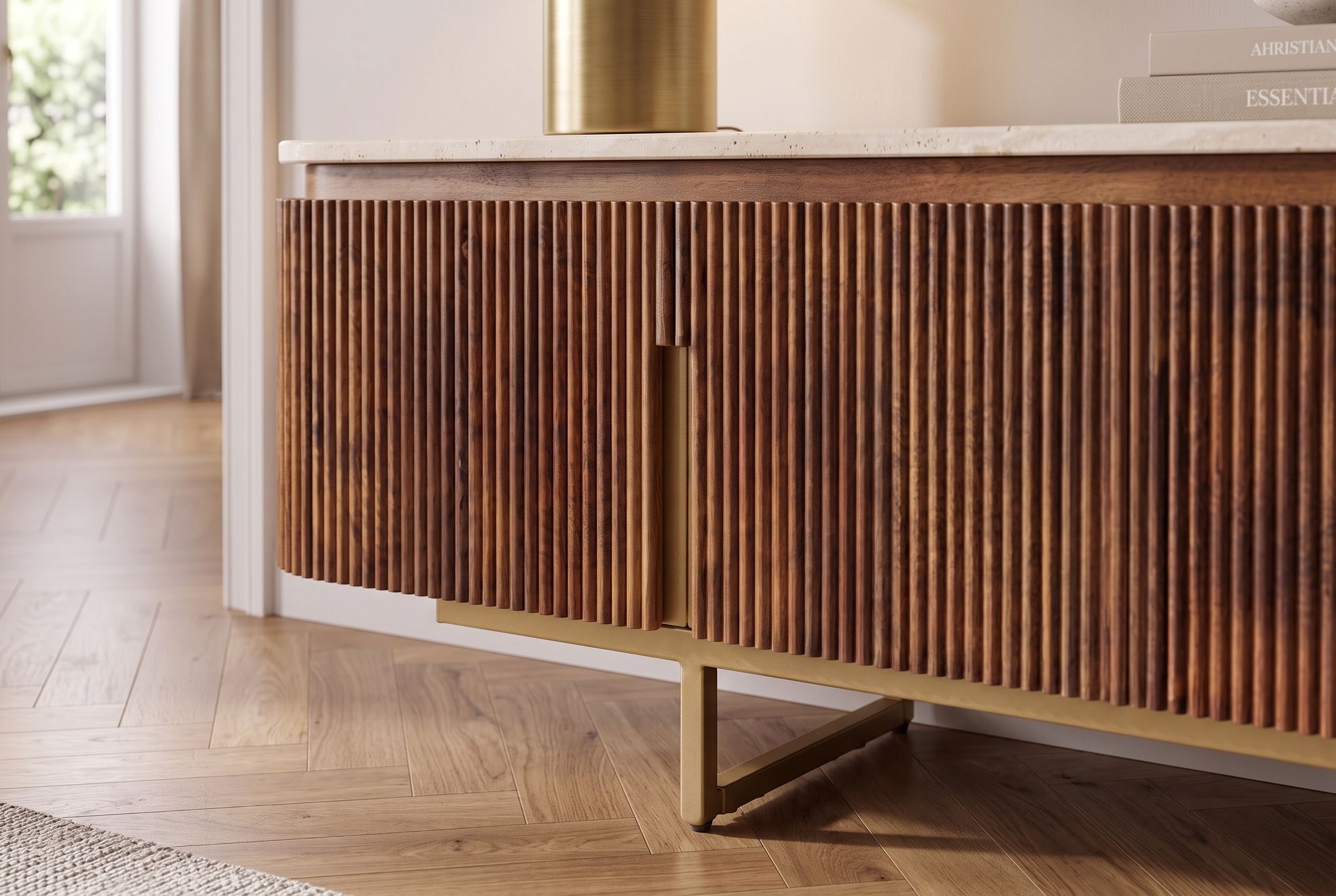 Meuble TV design GATSBY 160cm en bois de manguier marron doré avec structure en métal travertin
