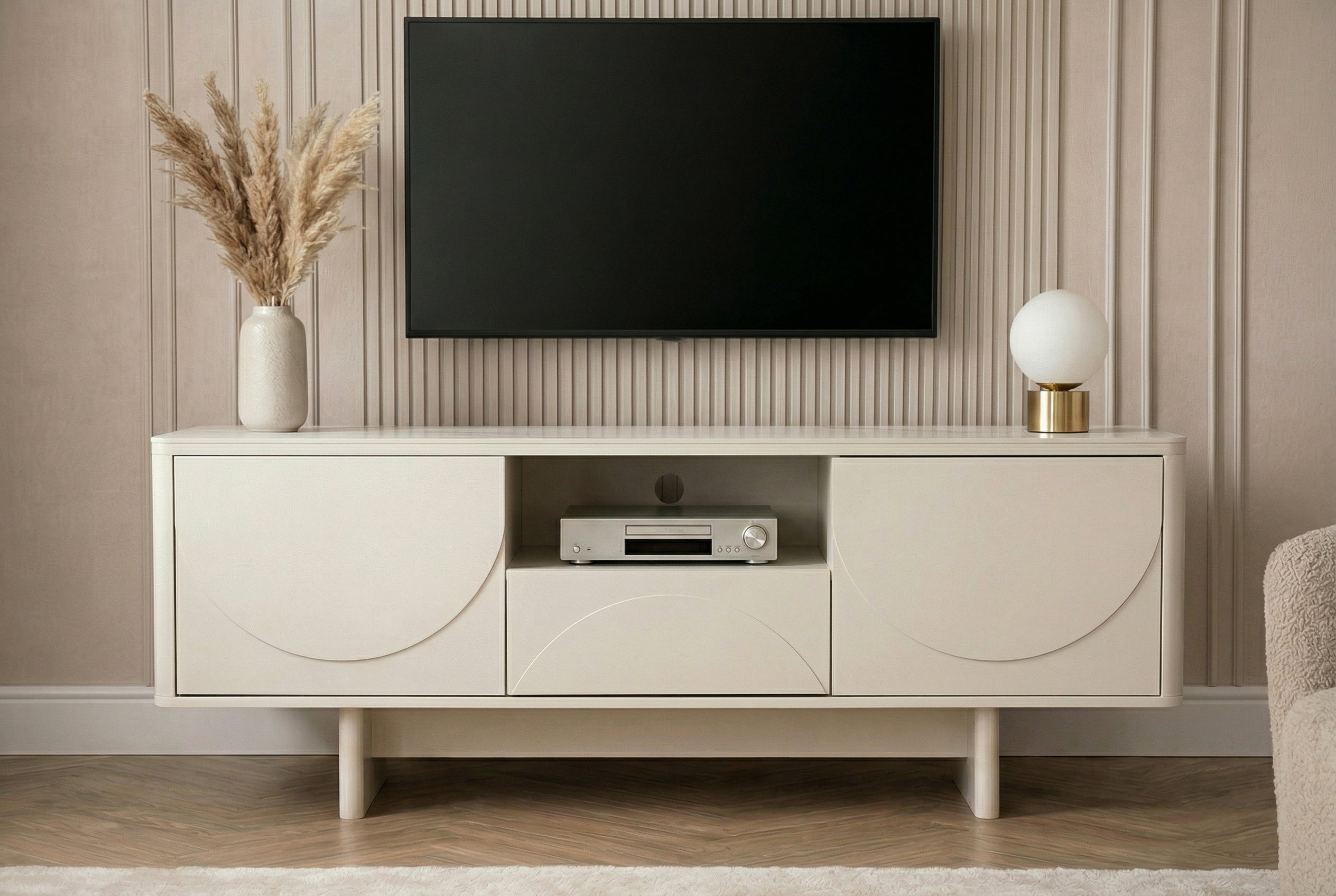 Meuble TV design SAVOY 150cm cachemire marbre blanc céramique avec rangements et façade 3D