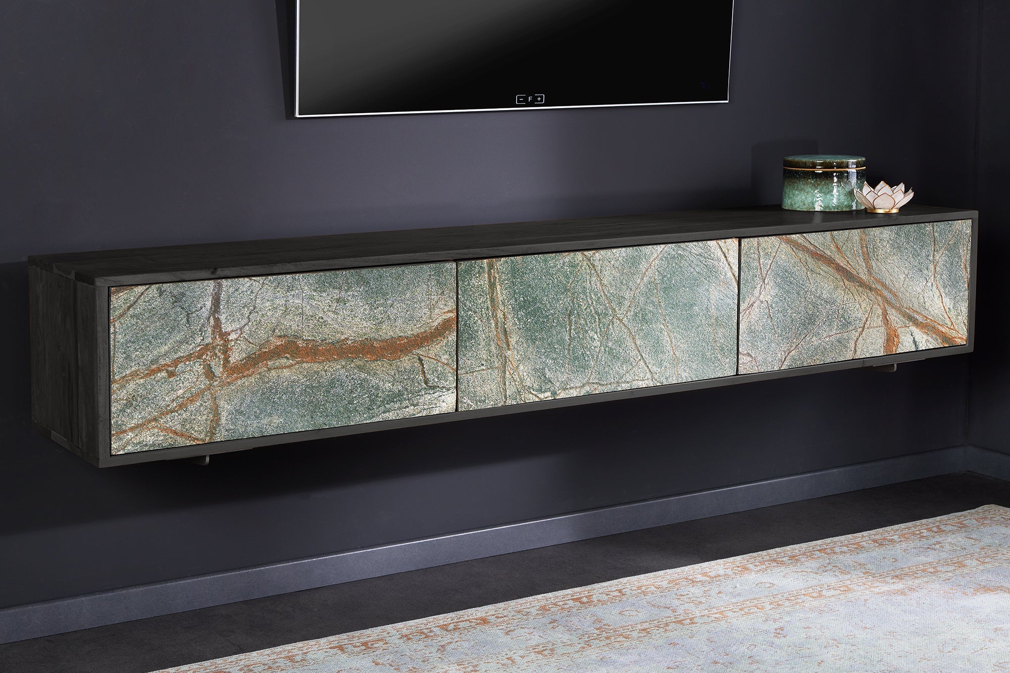 Meuble TV en bois massif MOUNTAIN SOUL 160cm noir suspendu véritable pierre naturelle d’acacia