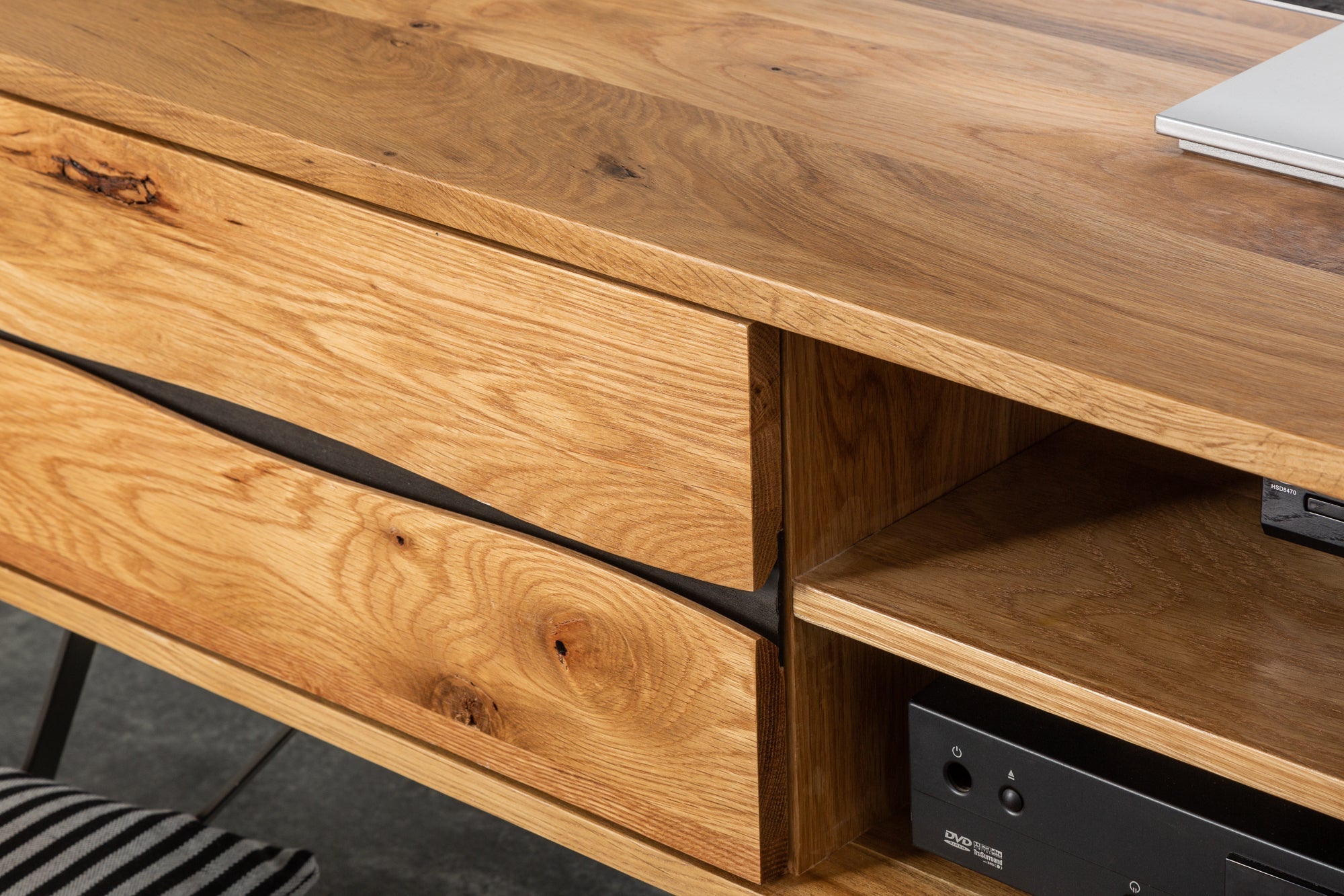 Meuble TV massif LIVING EDGE 160cm chêne sauvage huilé bord d’arbre lowboard