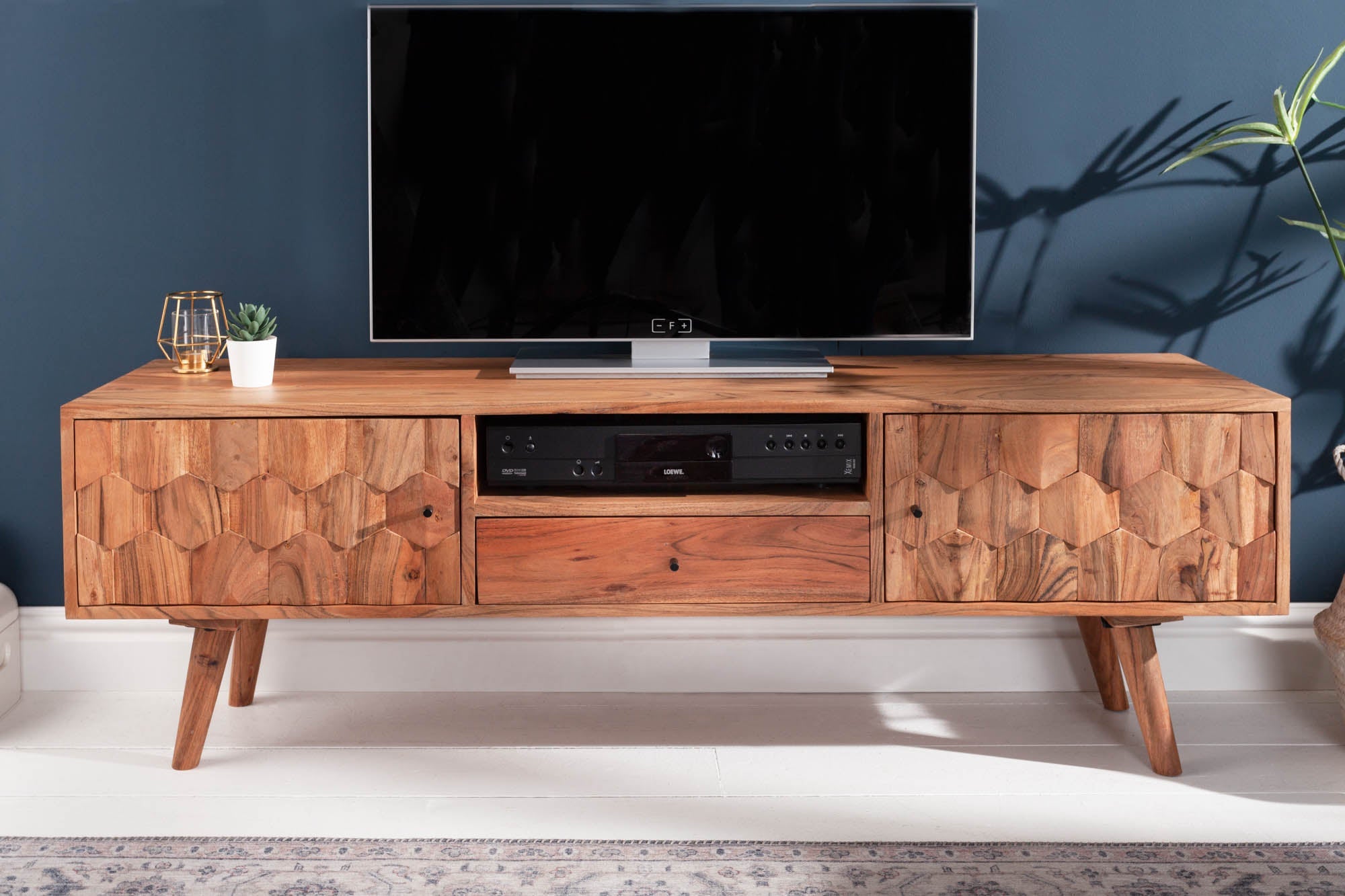 Meuble TV massif MYSTIC LIVING 140cm acacia naturel surface 3D bois massif