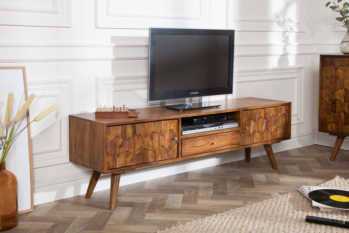 Meuble TV massif MYSTIC LIVING 140cm bois massif Sheesham marron finition pierre façade 3D