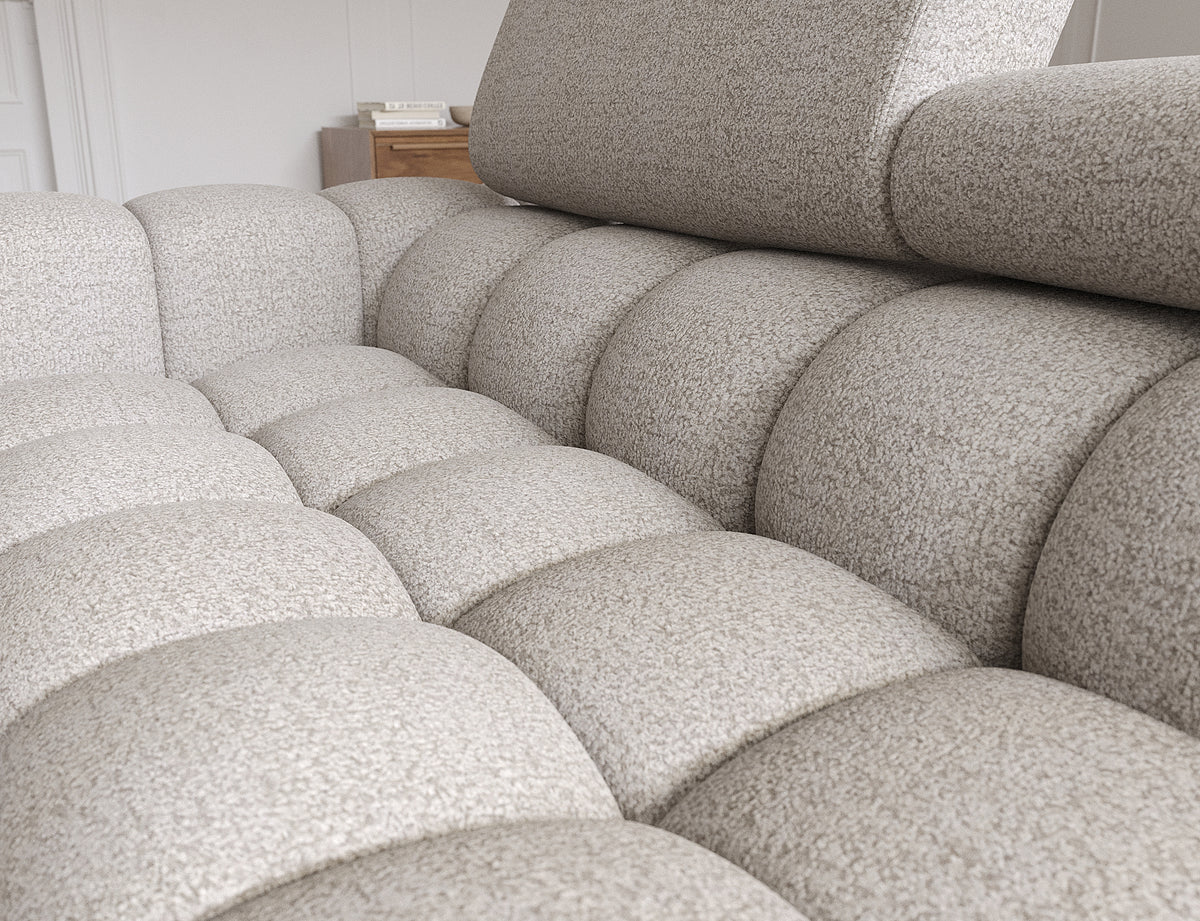 MONTCEAU ANGLE — Canapé d’angle bouclette chinée taupe à assise capitonnée