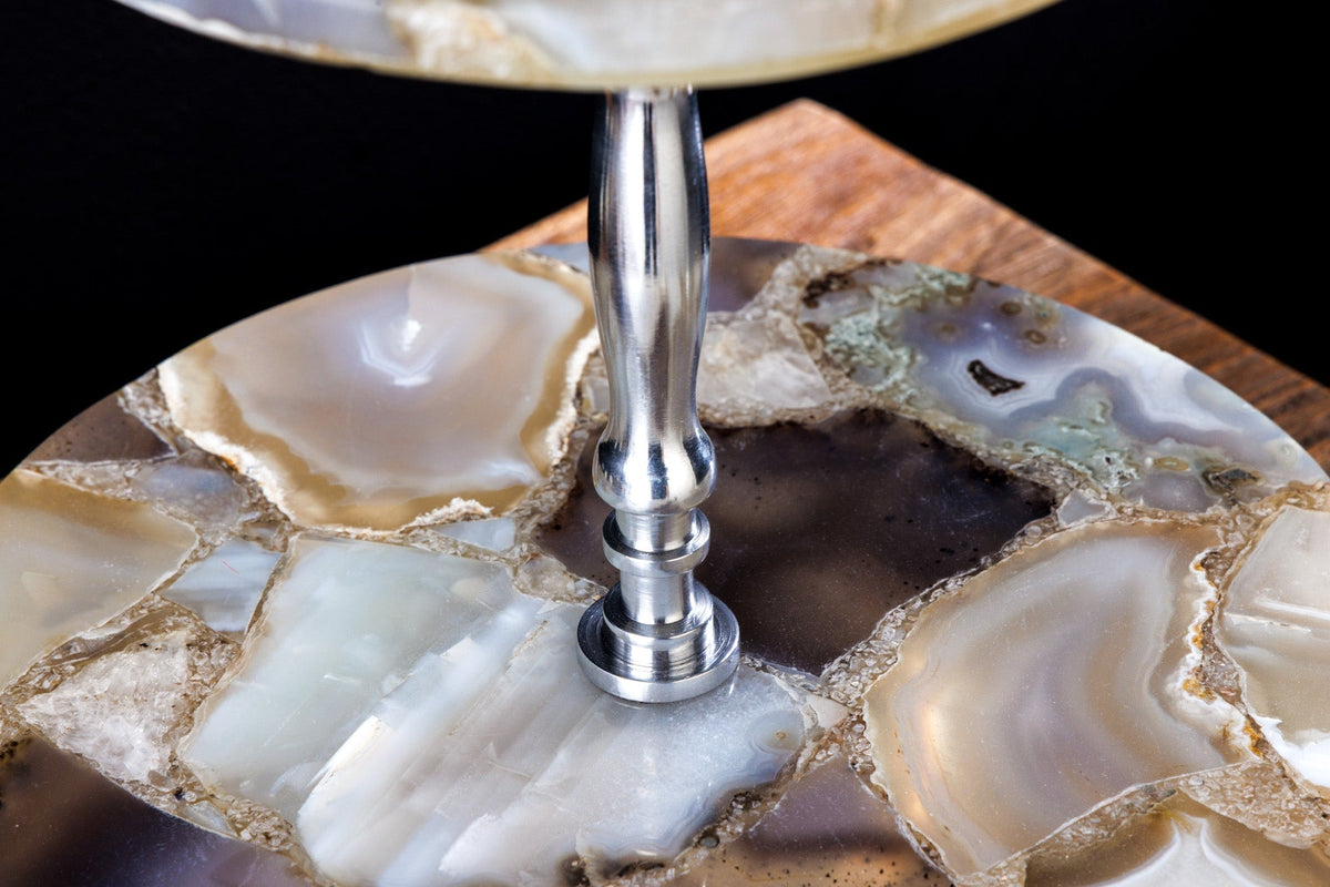 Présentoir à gâteau décoratif NOBLE 35cm argent pierre précieuse fait main agate quartz aluminium