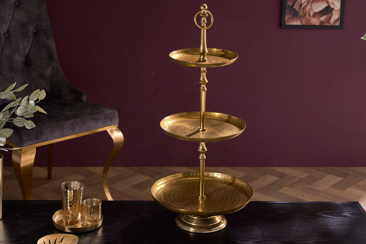 Présentoir à gâteaux design ORIENT 65cm doré finition marteau sauvage à trois niveaux