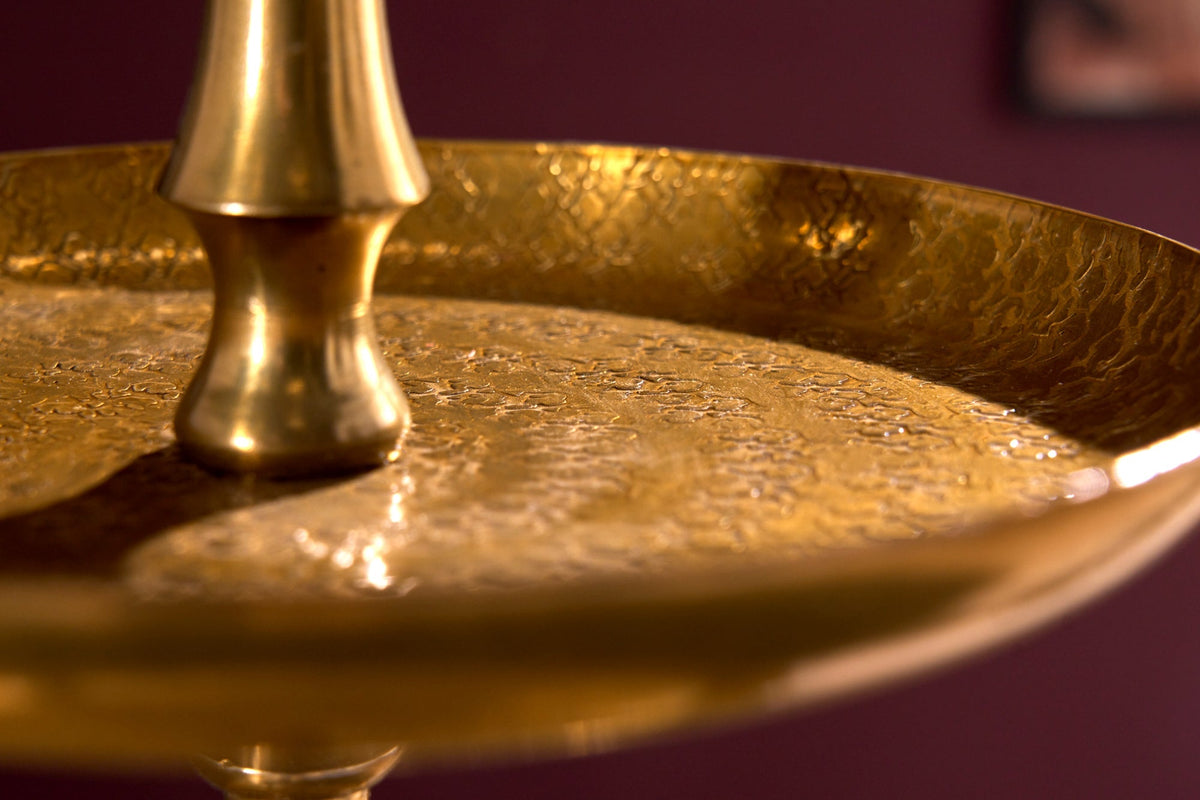 Présentoir à gâteaux design ORIENT 65cm doré finition marteau sauvage à trois niveaux