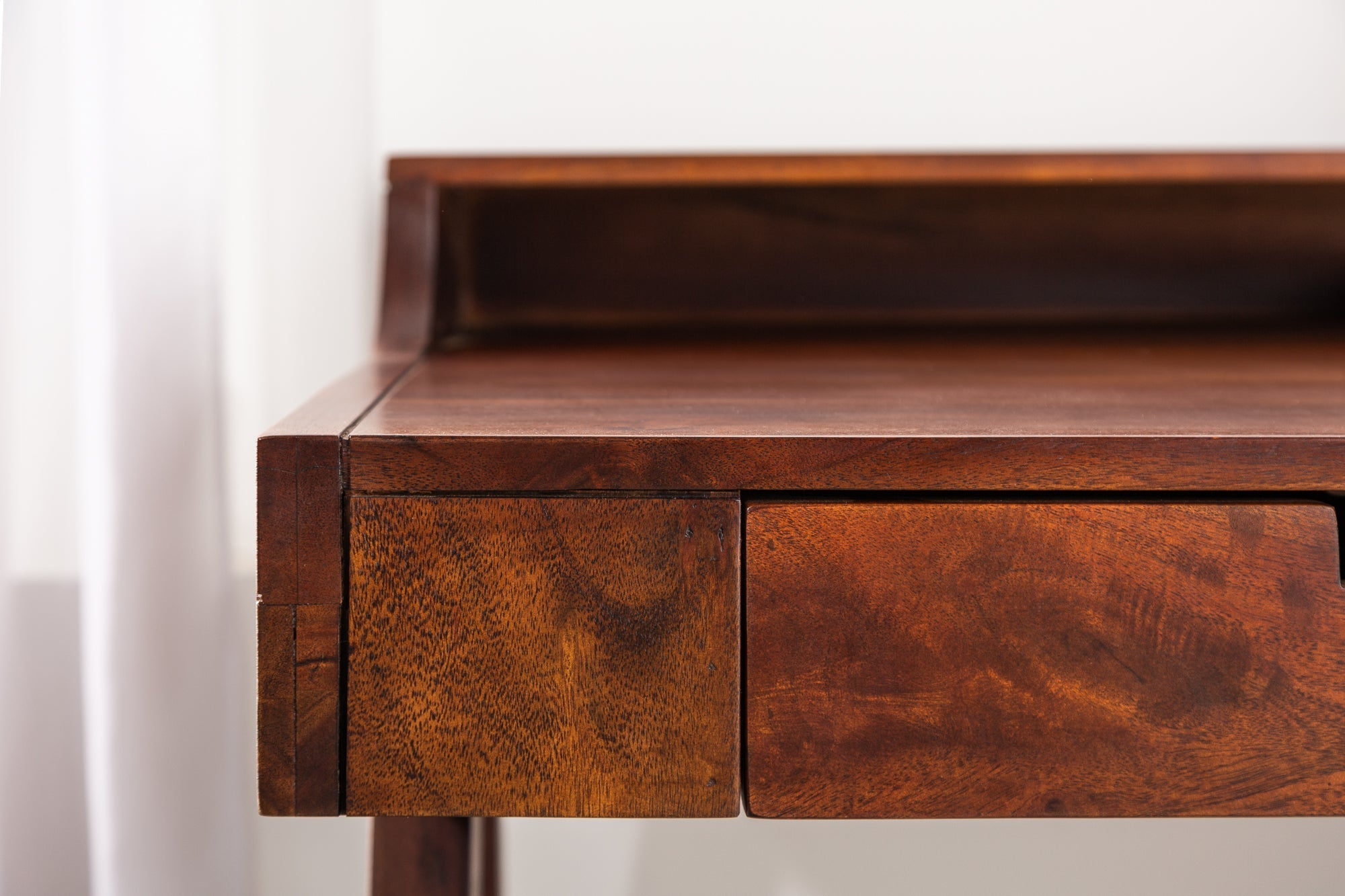 Secrétaire massif MONSOON 100cm bureau en acacia finition frappante