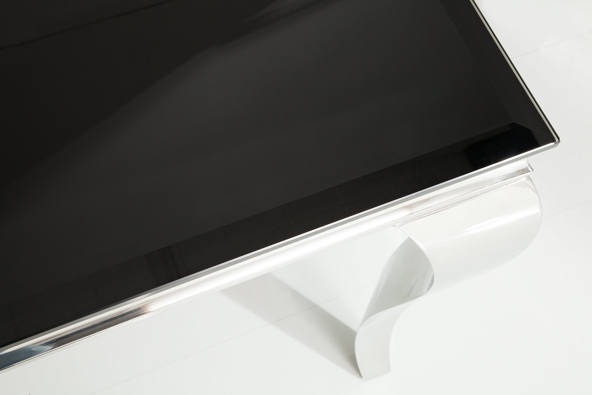 Mesa de comedor elegante y moderna de estilo barroco, 200 cm, acero inoxidable negro y tablero de cristal opalino
