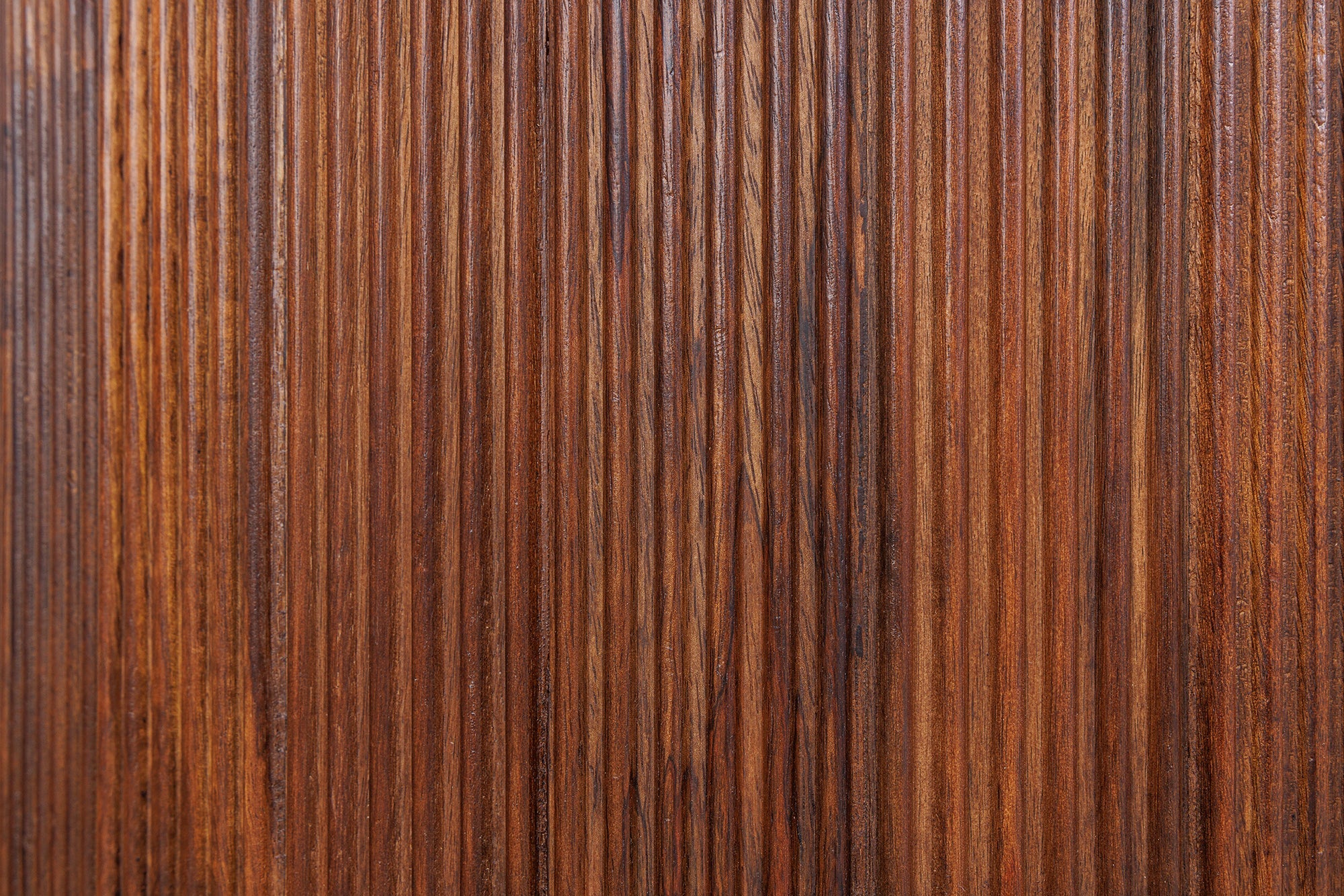 GATSBY mesa de comedor de diseño 240cm madera de mango marrón dorado ovalada tapa de mármol blanco