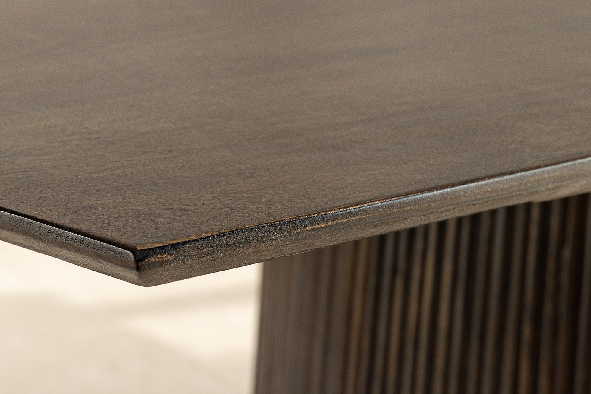 GRAND Mesa de comedor con patas en forma de barco de madera de mango marrón oscuro de 200 cm