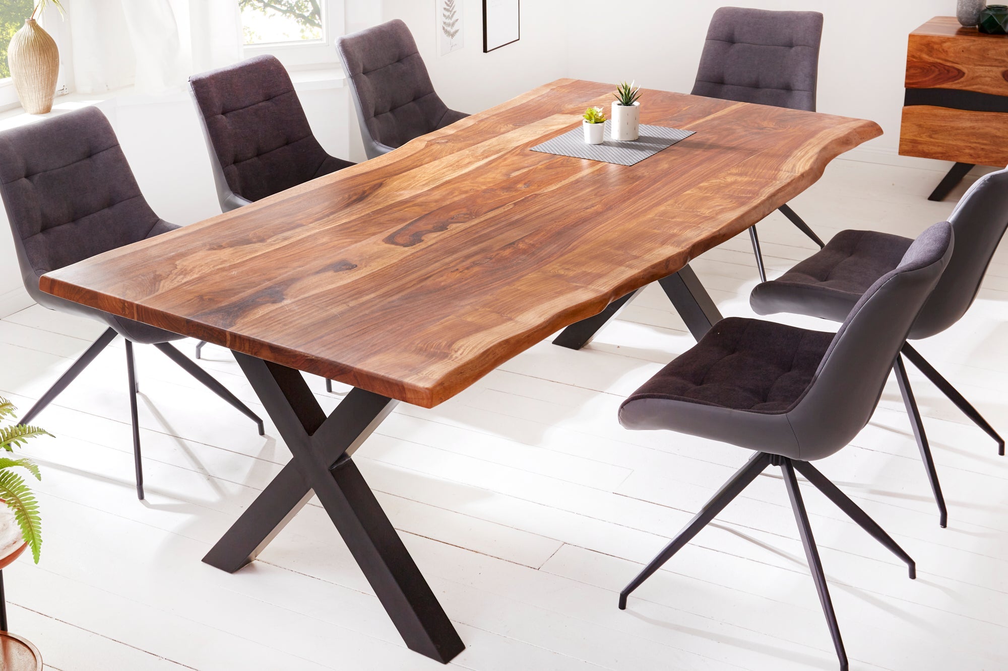 AMAZONAS Mesa de comedor de madera maciza de 200 cm con armazón de metal negro Sesham