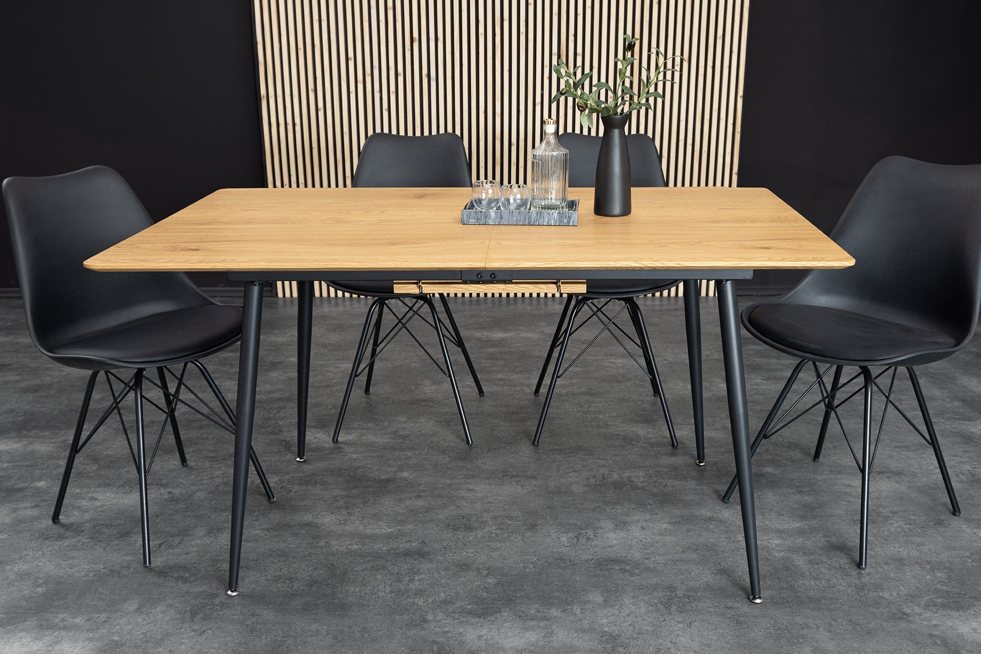 Table à manger extensible APARTMENT 120-160cm chêne sauvage naturel structure métal noir