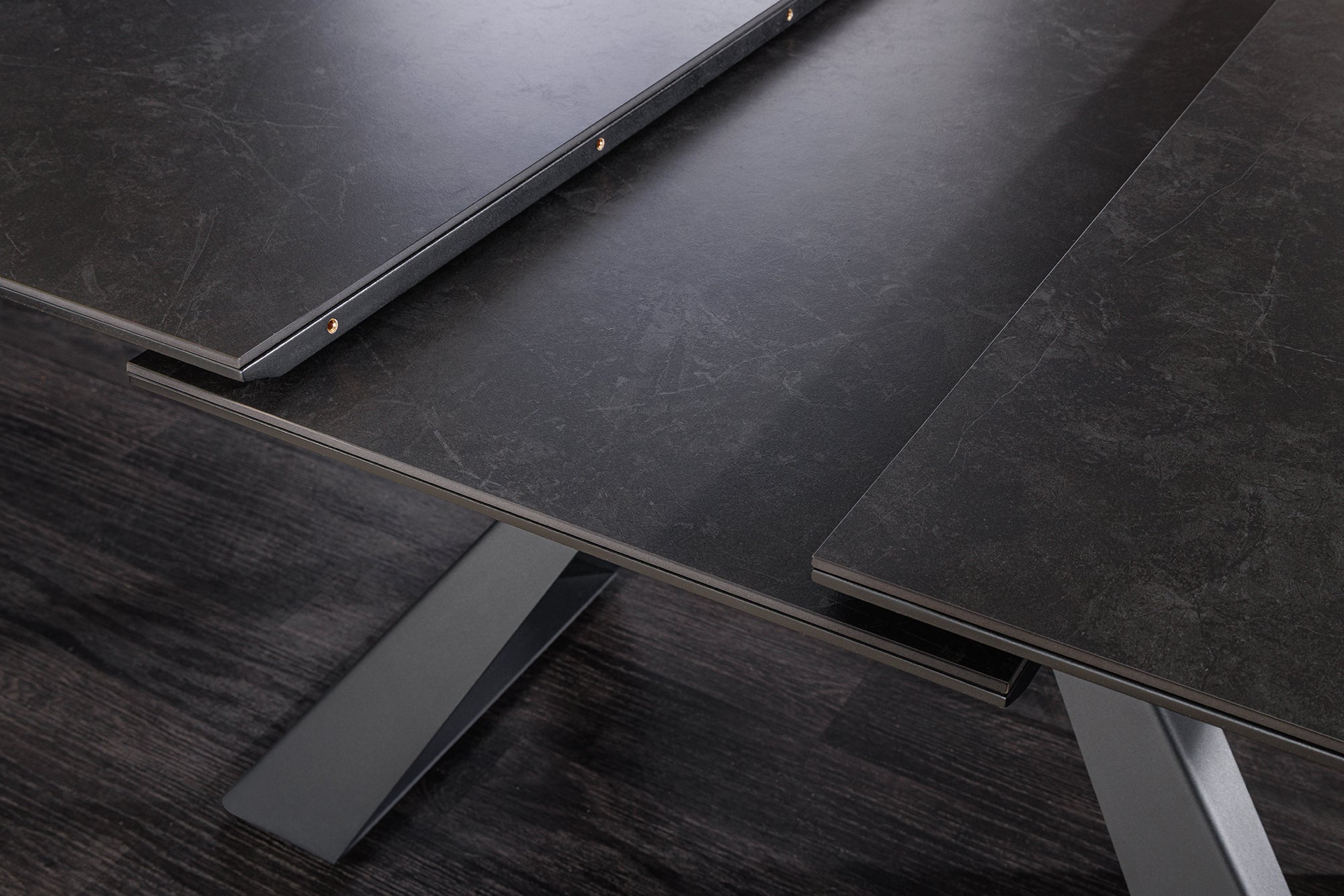 Table à manger extensible CONCORD 180-230cm céramique gris graphite métal noir