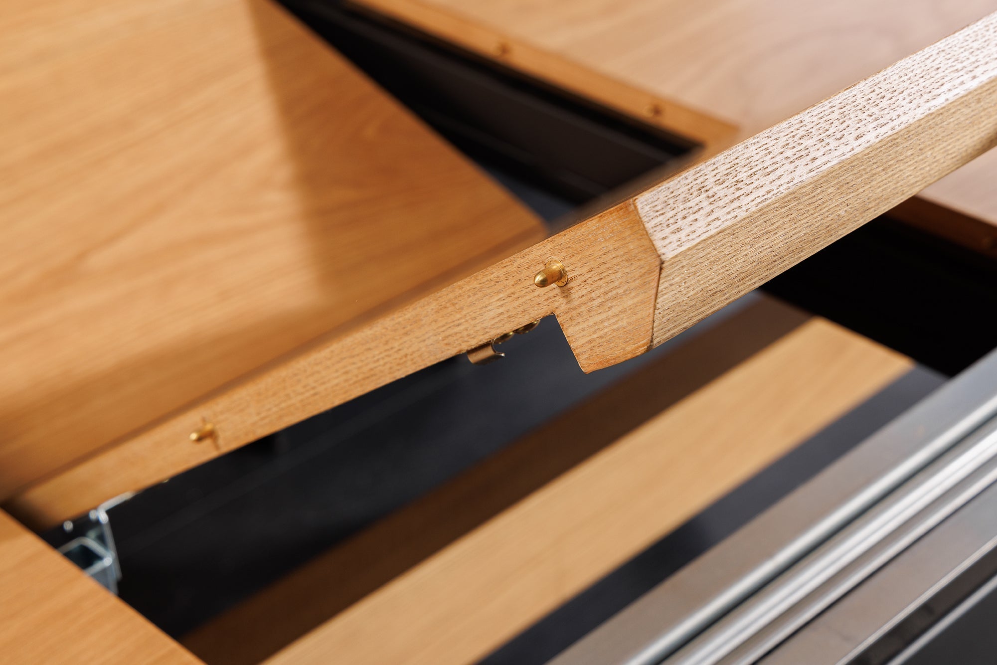 Table à manger extensible GIANT 180-300cm chêne naturel métal noir structure en X