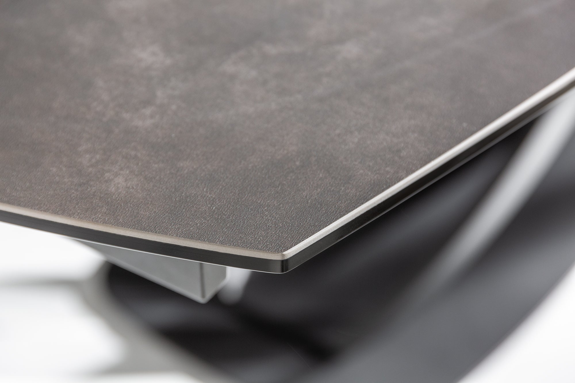 INCEPTION Mesa de comedor extensible ovalada 130-190cm en cerámica antracita made in Italy