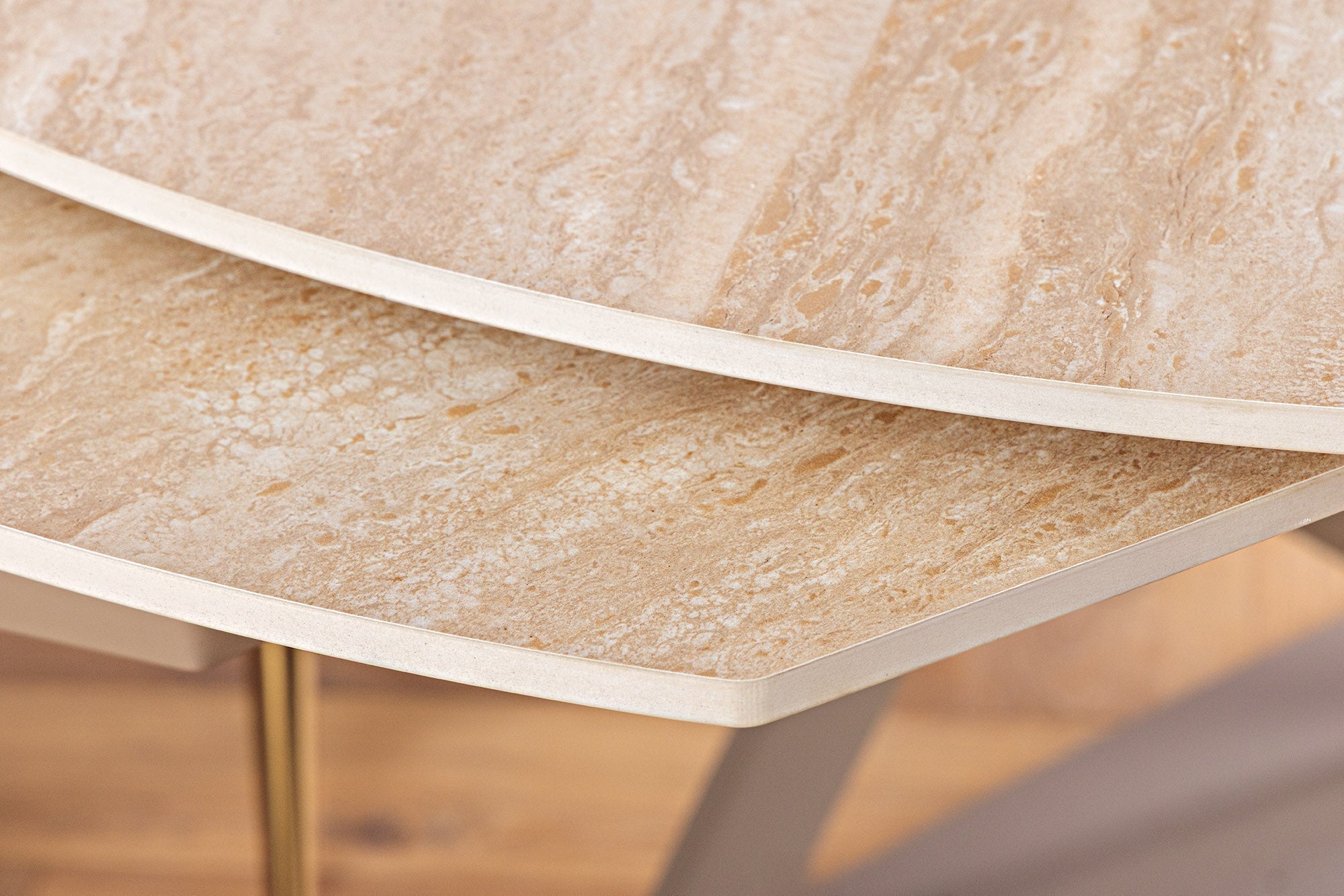 Table à manger extensible INCEPTION 130-190cm ovale travertin céramique champagne grège
