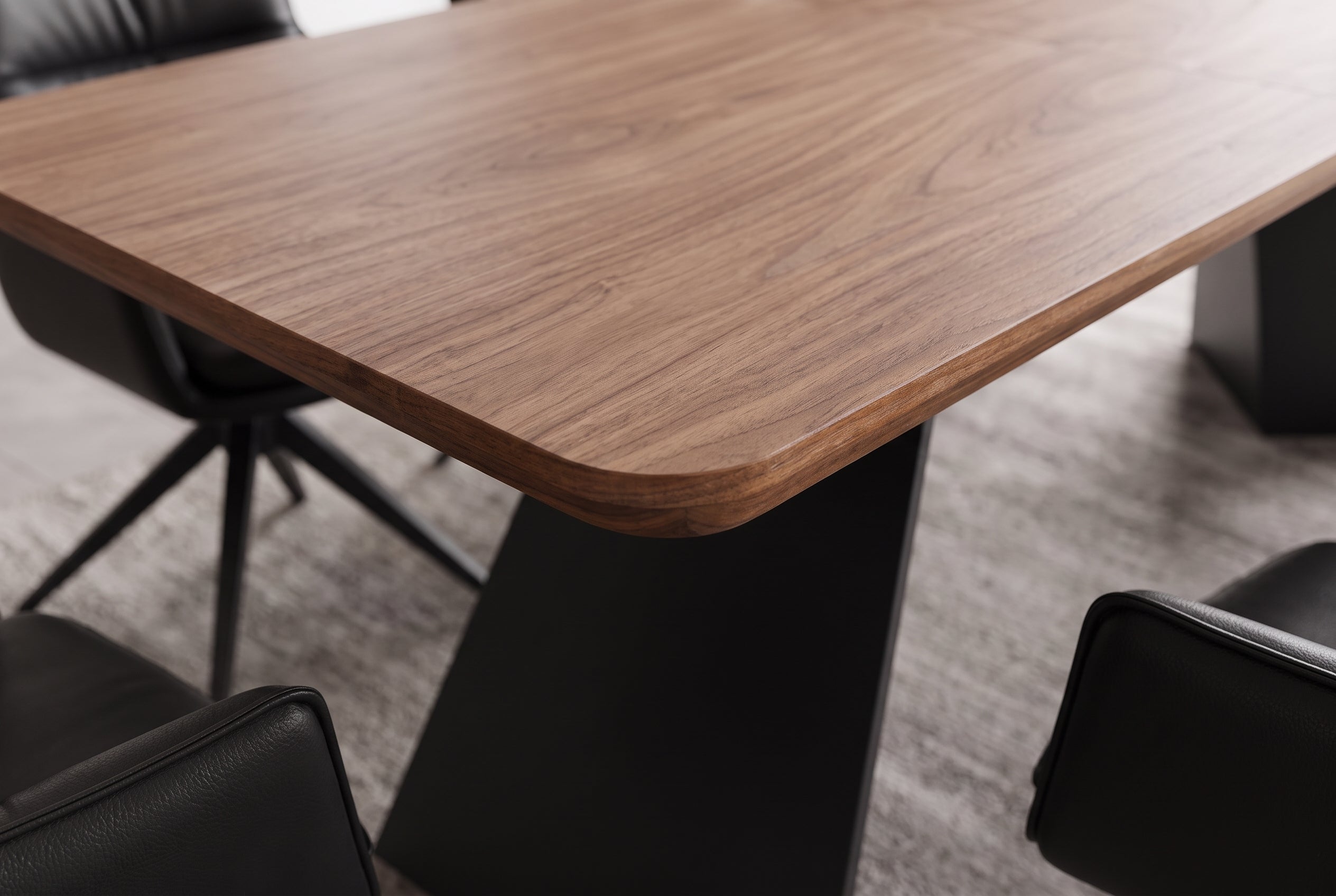 Table à manger extensible PRESTIGE 180-240cm bois de noyer naturel structure métal noir