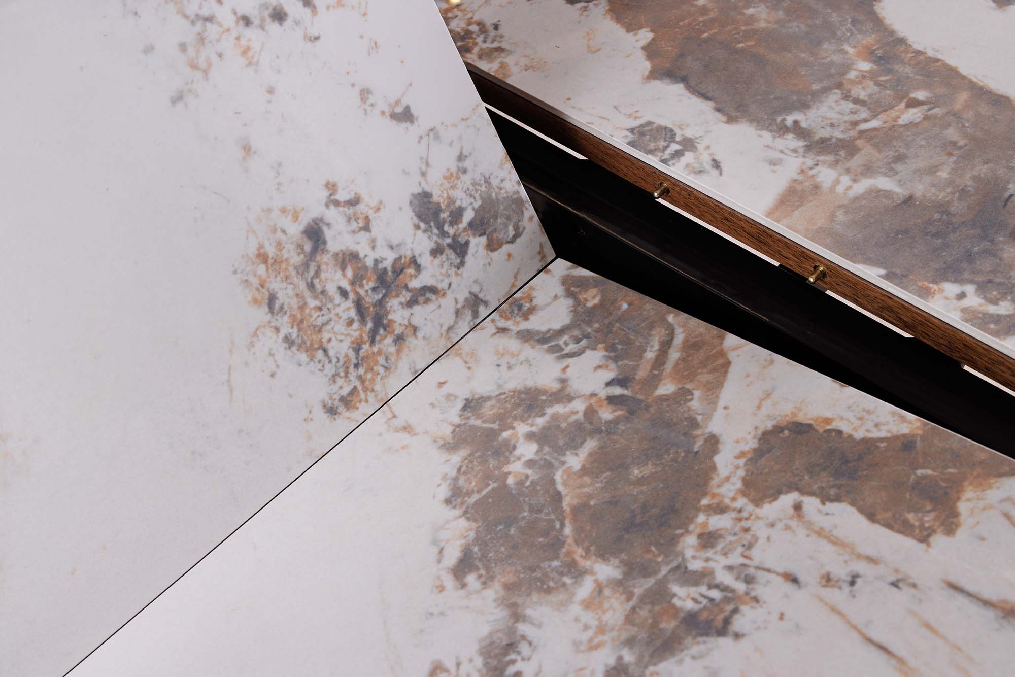 Table à manger extensible UNIQUE 160-200cm blanc Pandora céramique marron noyer pied colonne