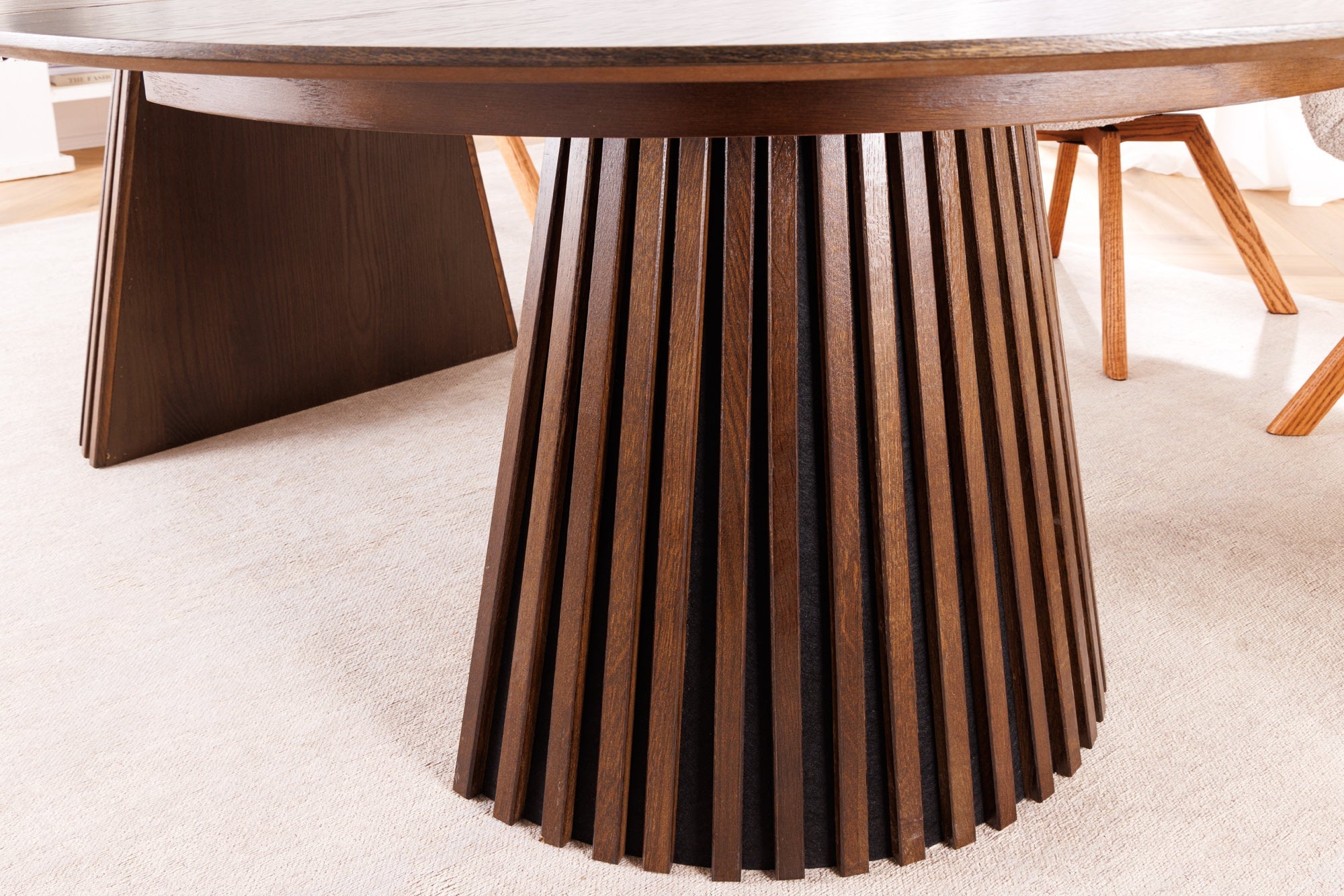 Mesa de comedor extensible VALHALLA WOOD 120-160-200cm con patas de roble ahumado marrón